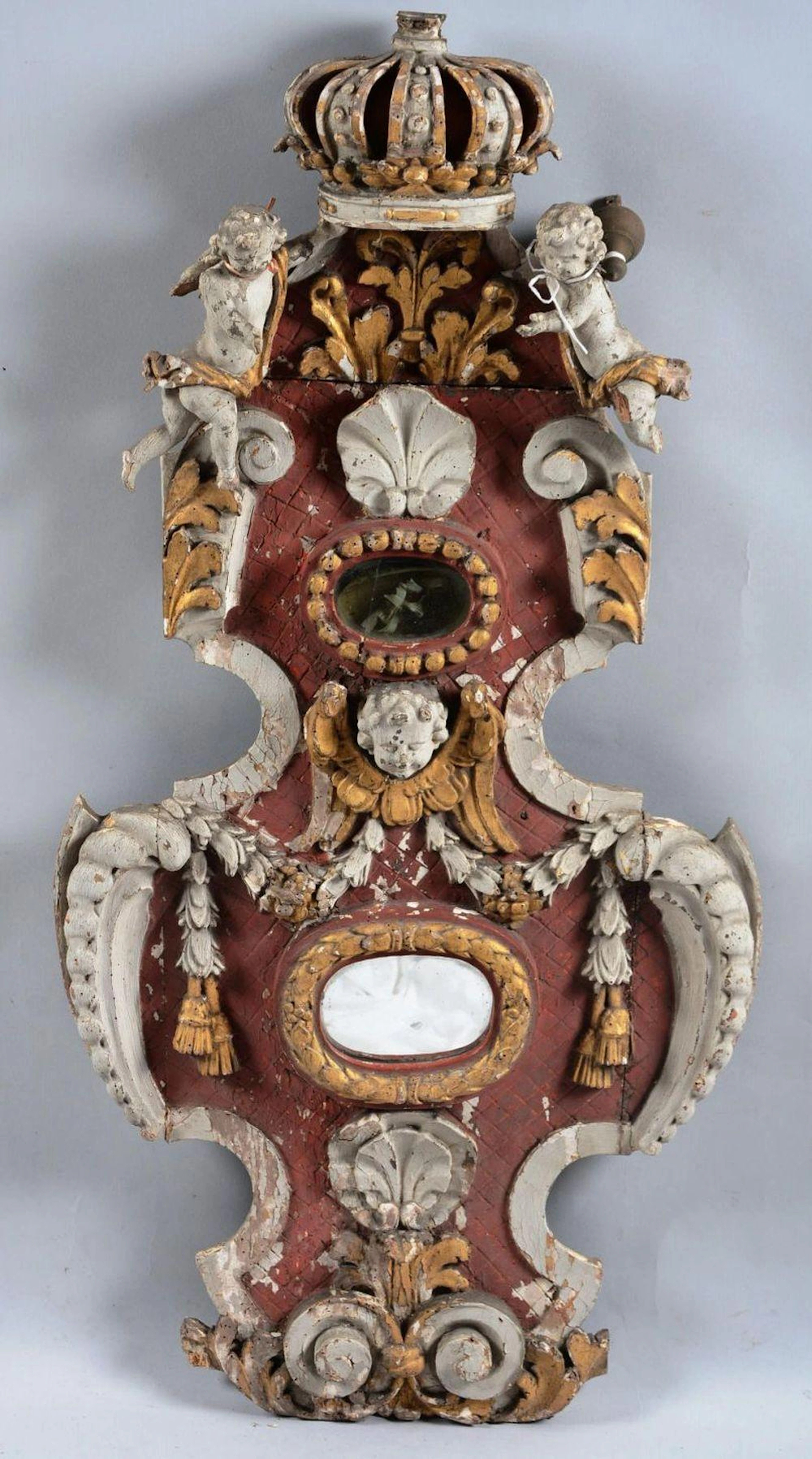 Reliquaire en bois sculpté et polychromé