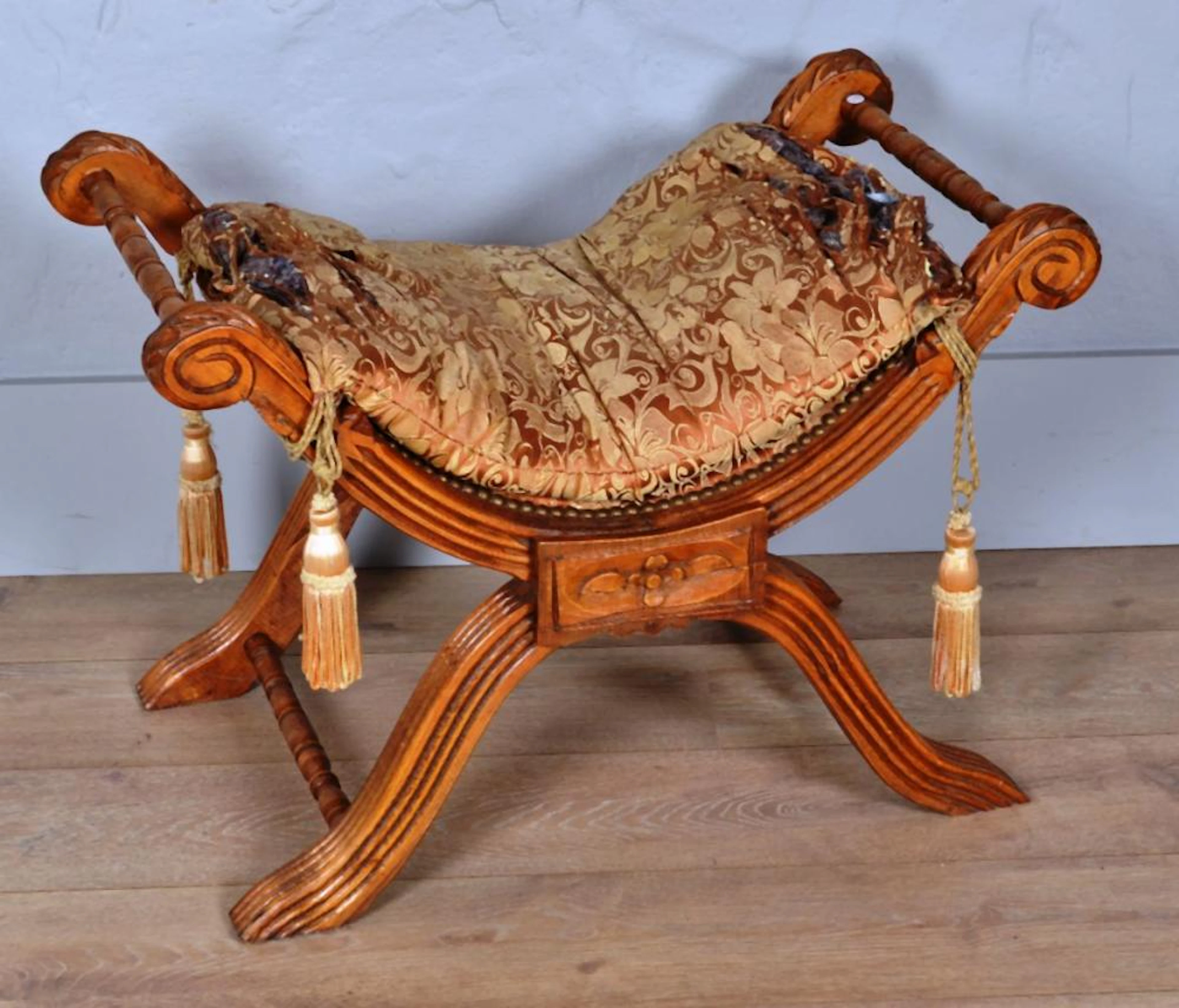 Tabouret de forme curule