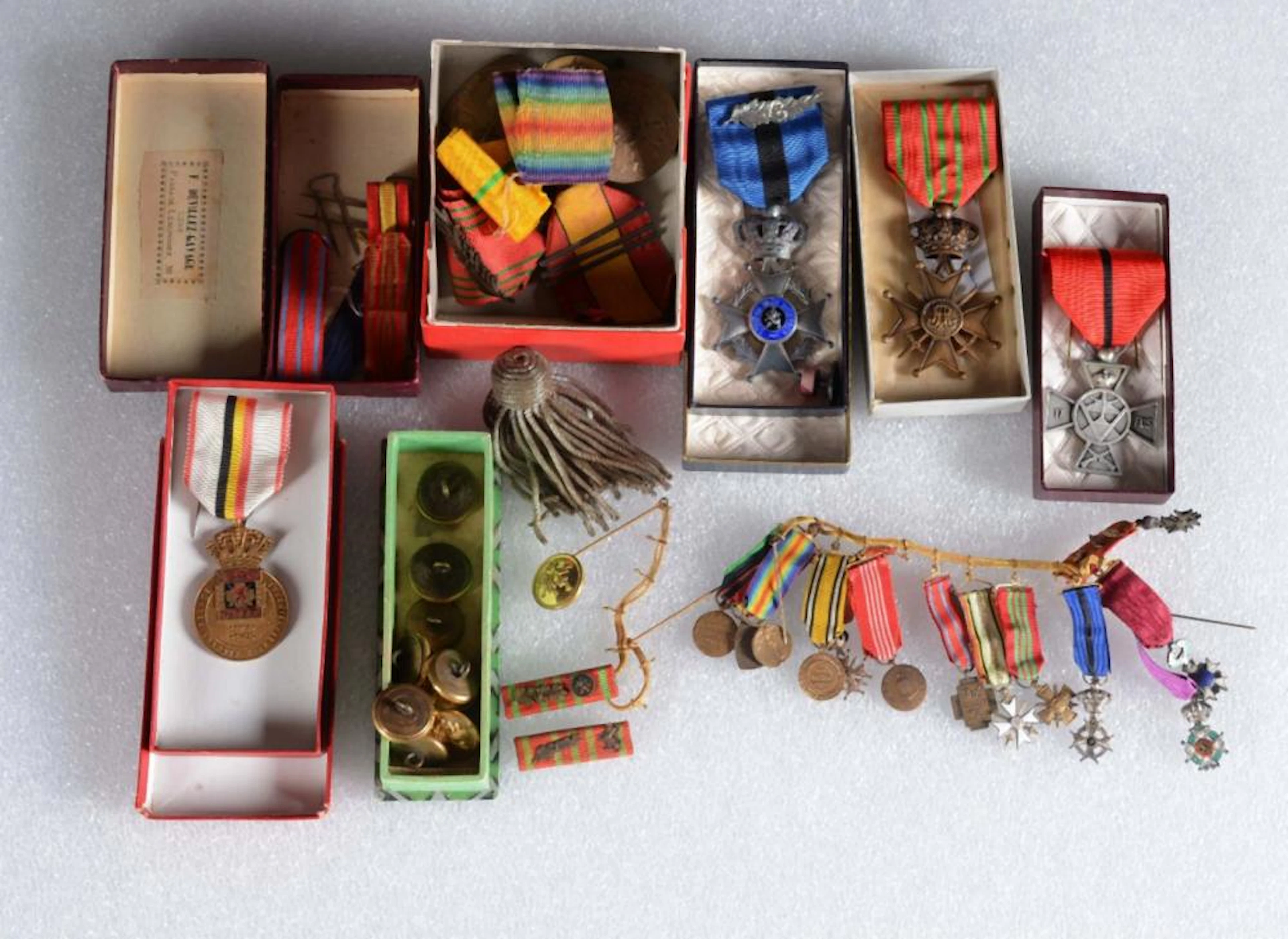 Ensemble de décorations militaires 14-18.