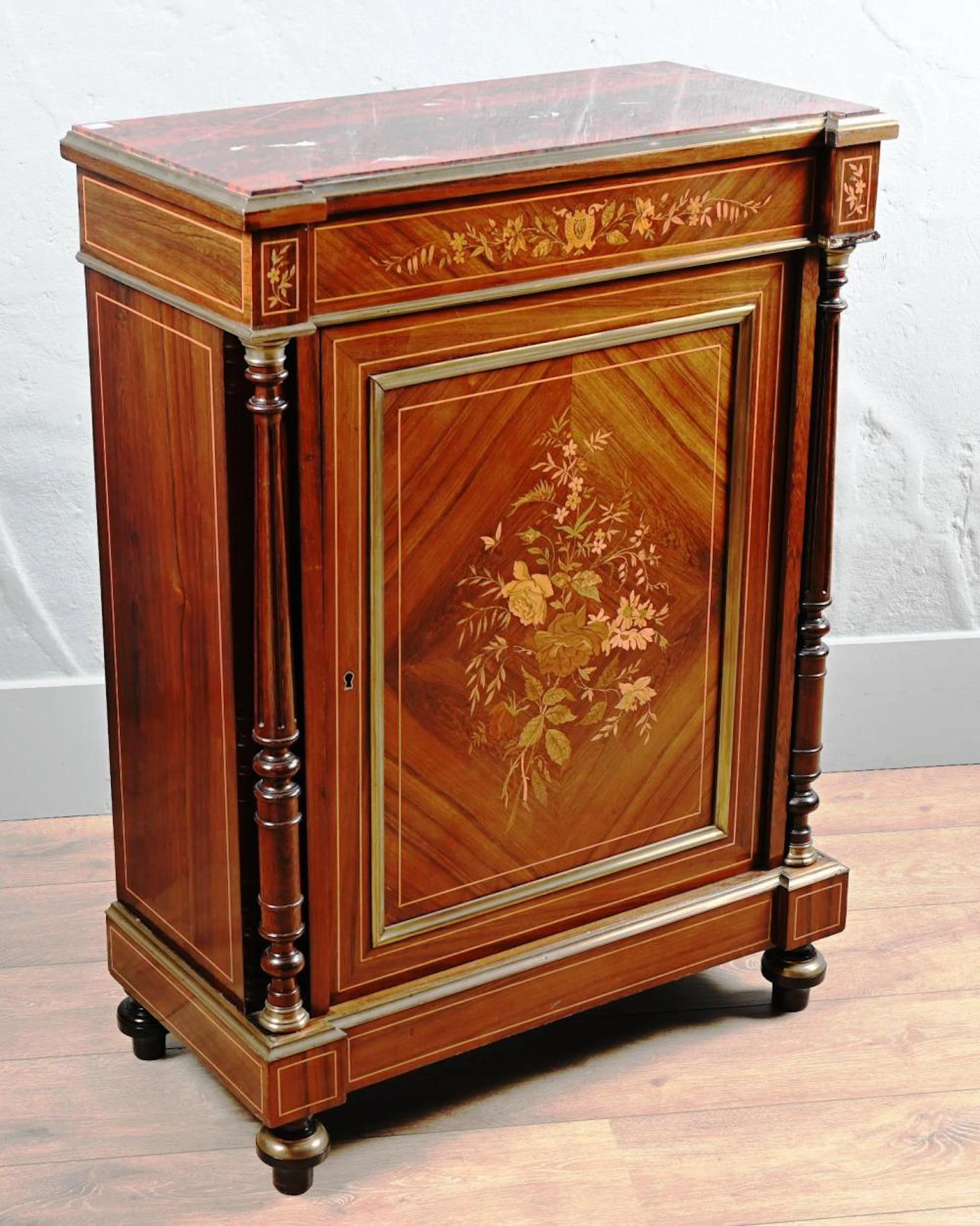 Meuble d'entre-deux de style Napoléon III