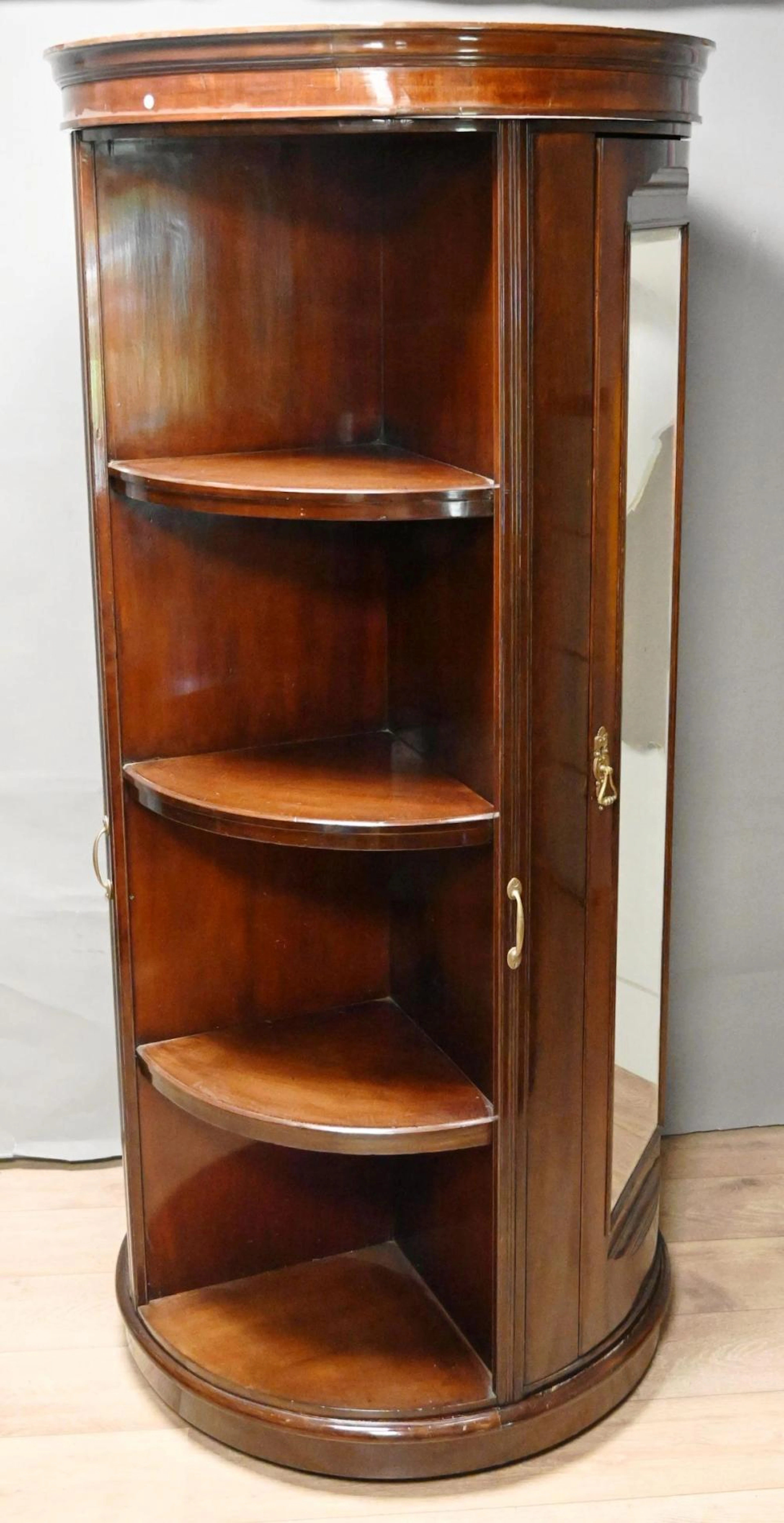 Meuble de toilette circulaire en acajou