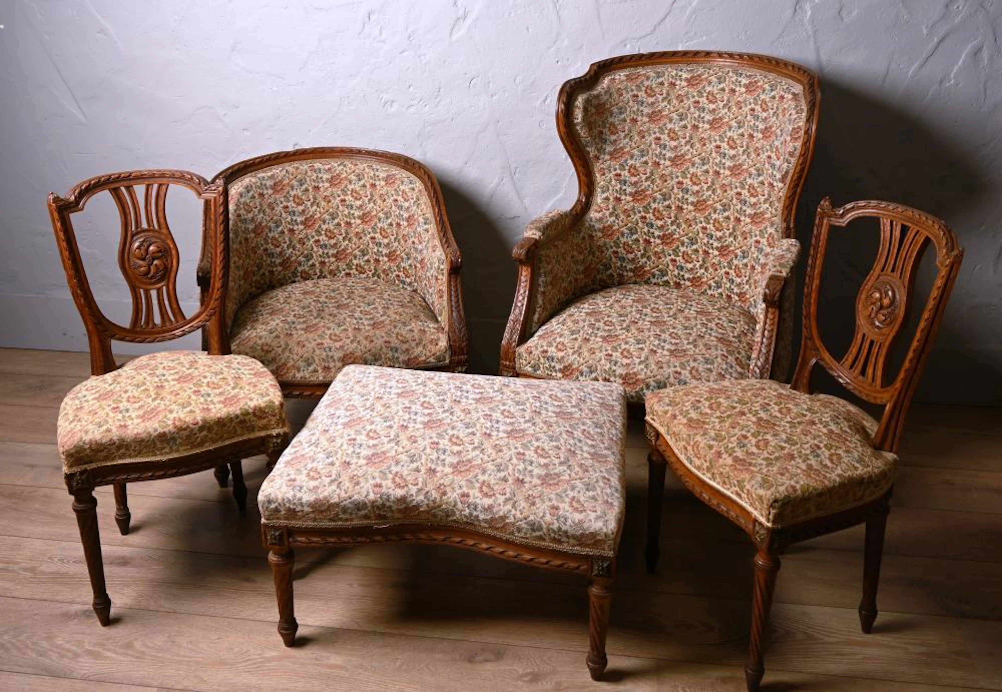 Partie de mobilier de salo