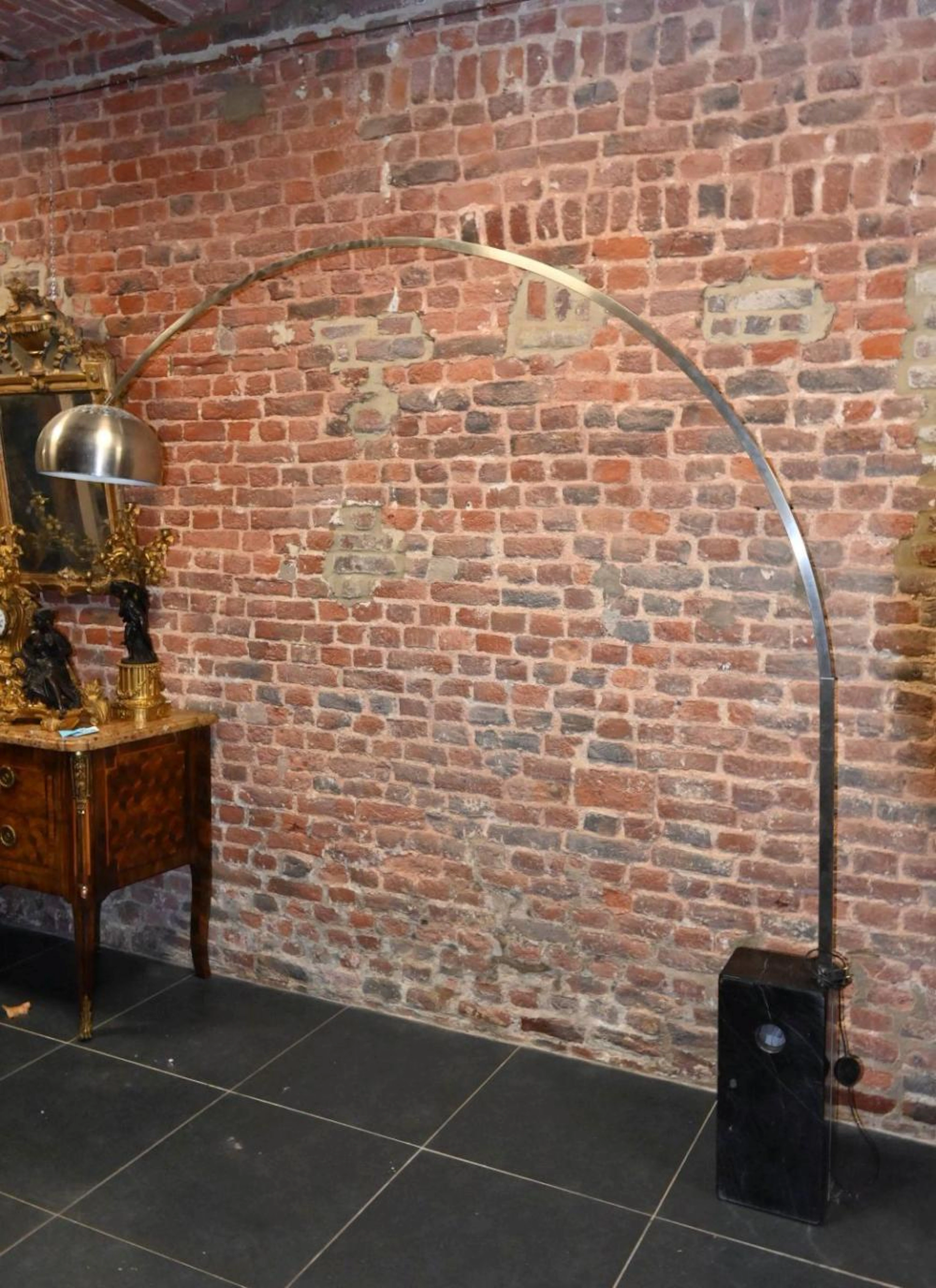 Lampadaire design en arc