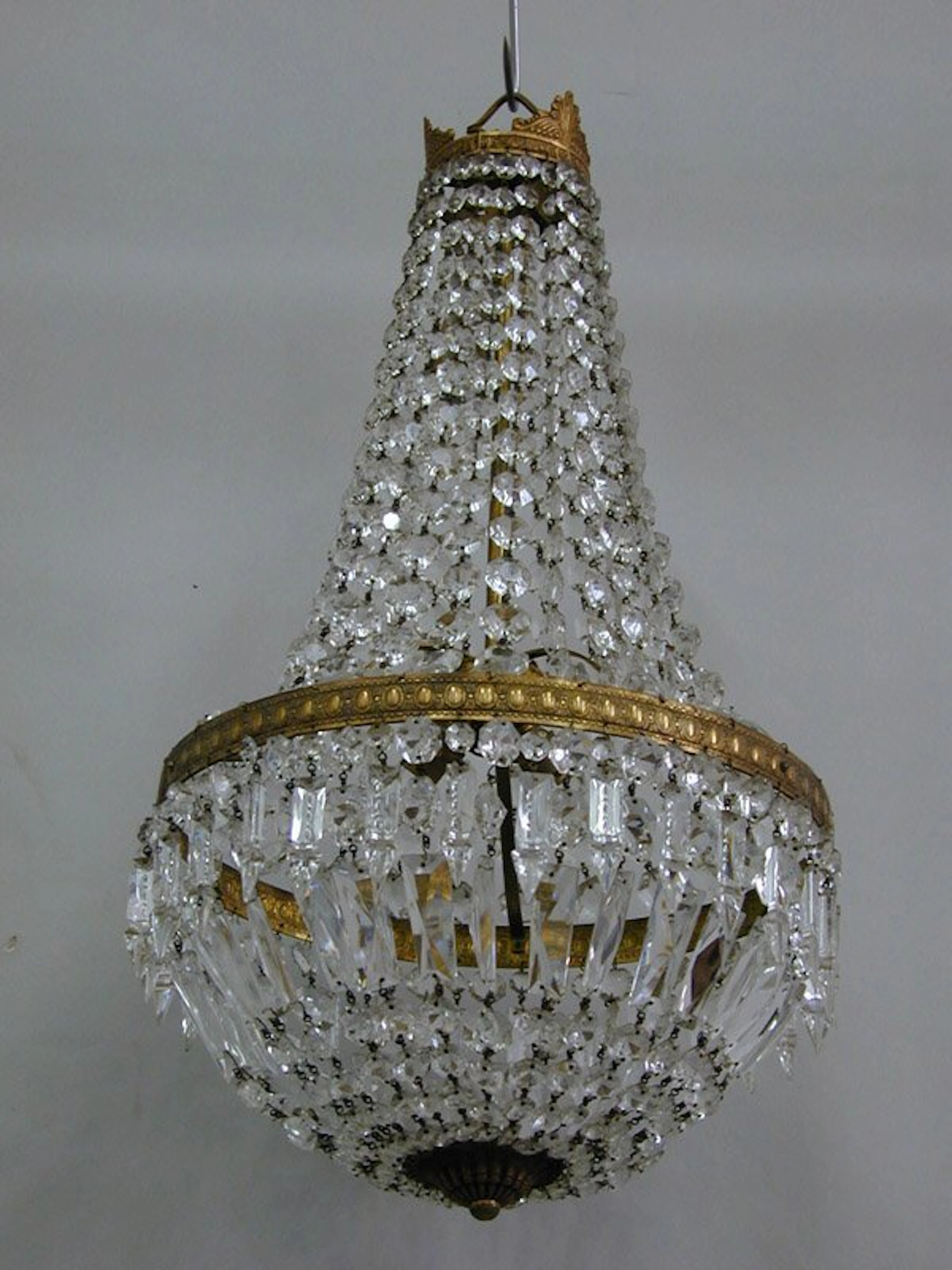 2291: Cascading crystal chandelier