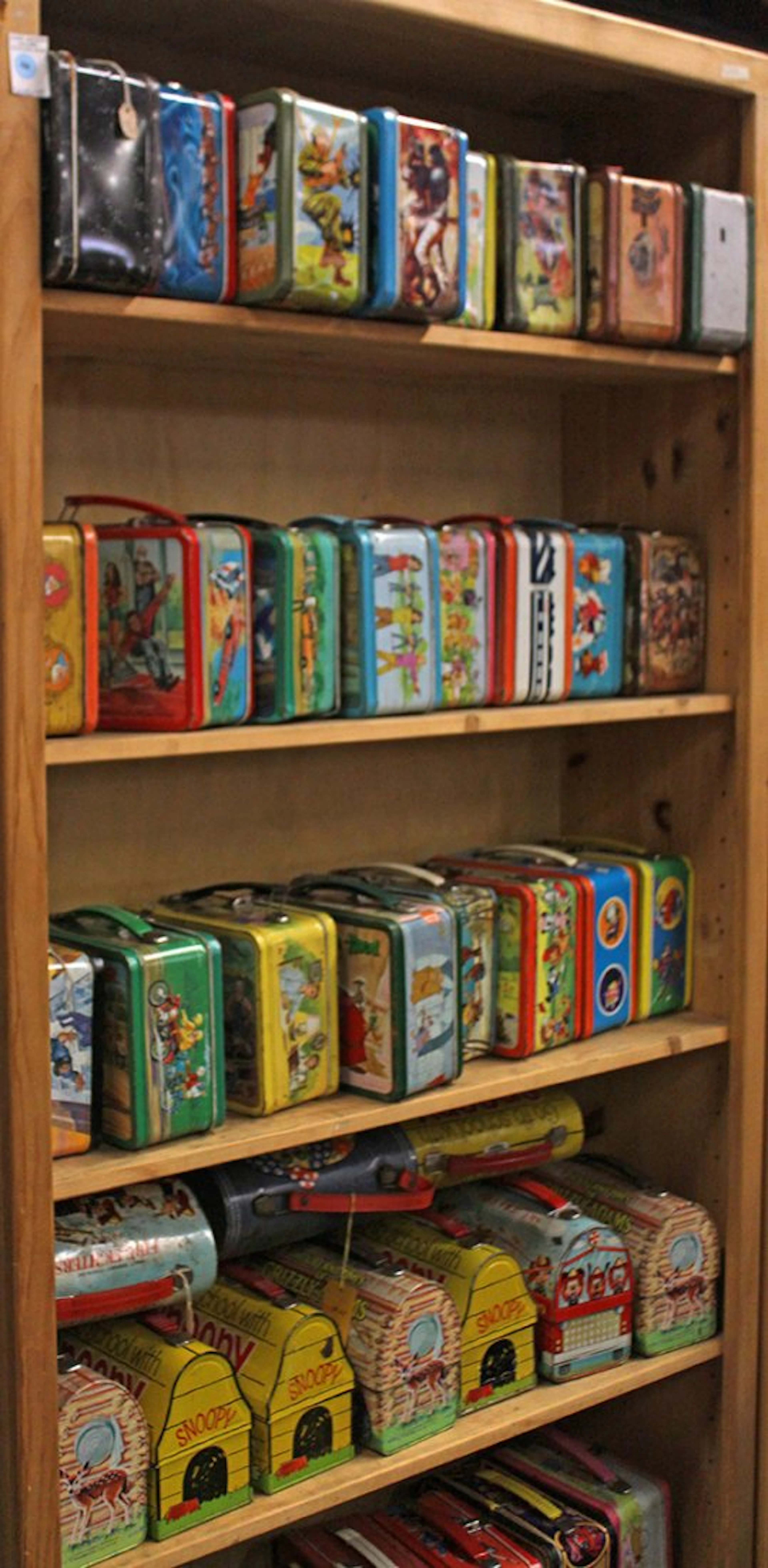 (lot of 50) Vintage metal lunch boxes including