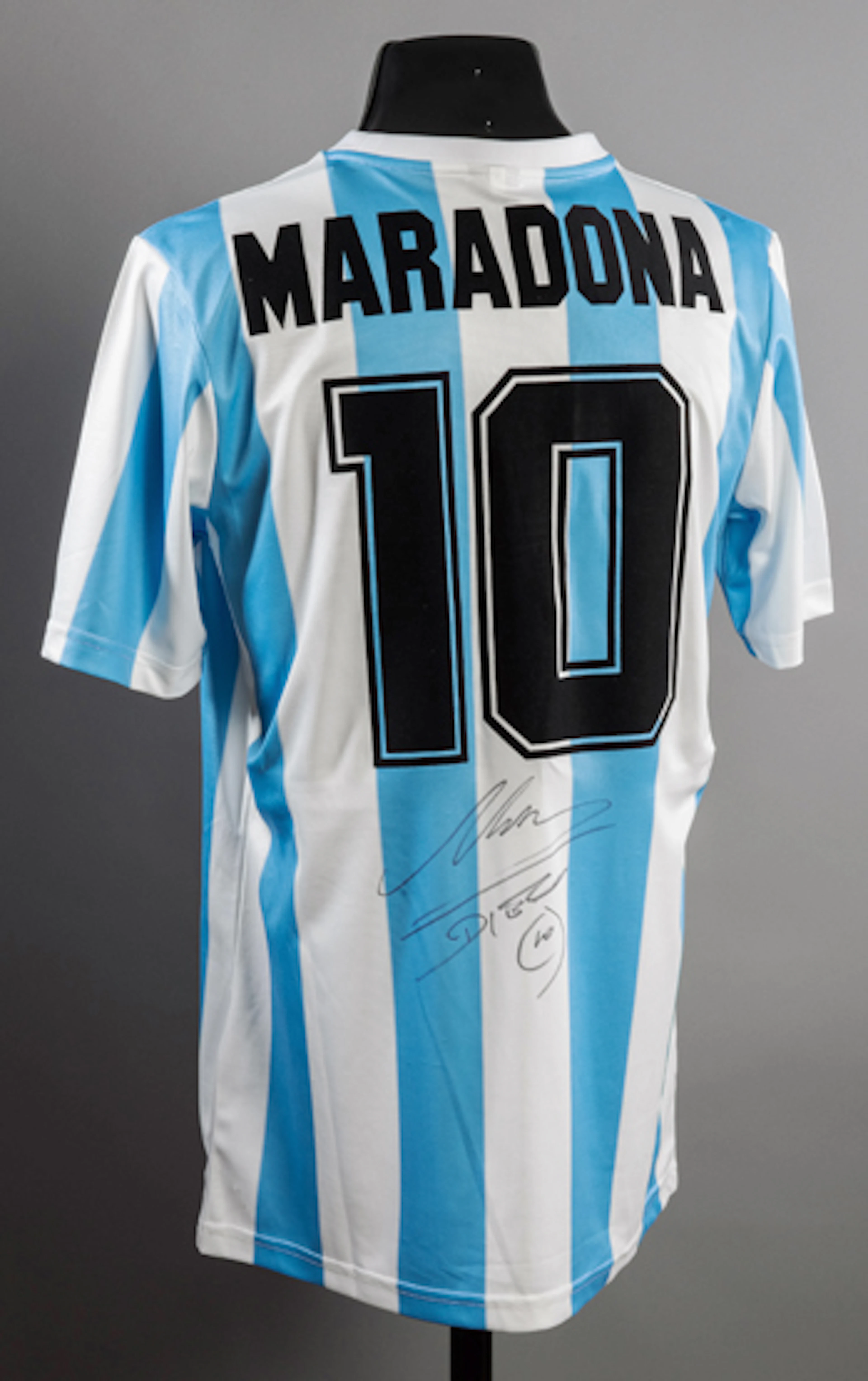 Diego Maradona signed replica of his Argentina 1986 World Cup Final jersey