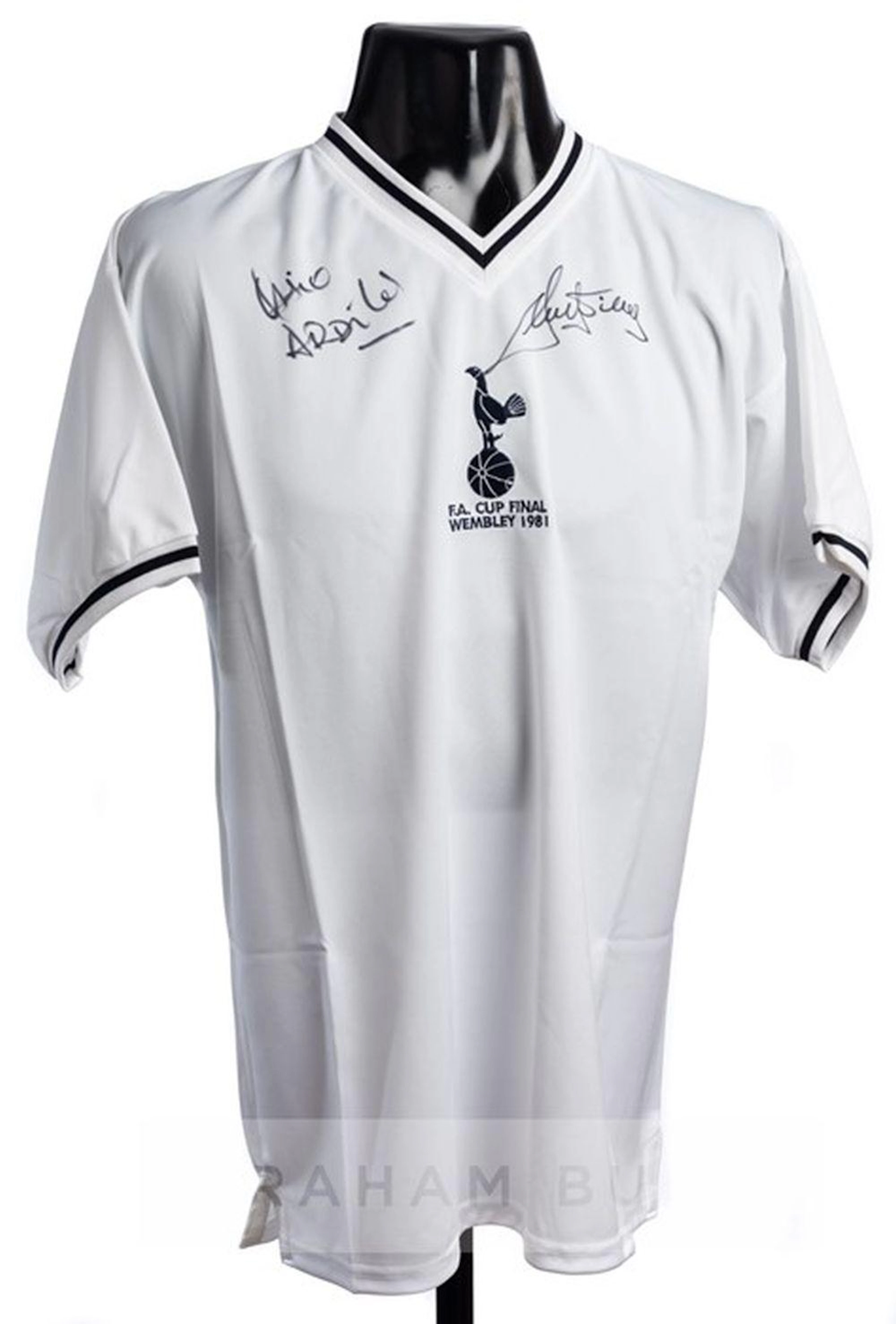 OSSIE ARDILES AND RICKY VILLA SIGNED WHITE TOTTENHAM HOTSPUR 1981 F.A