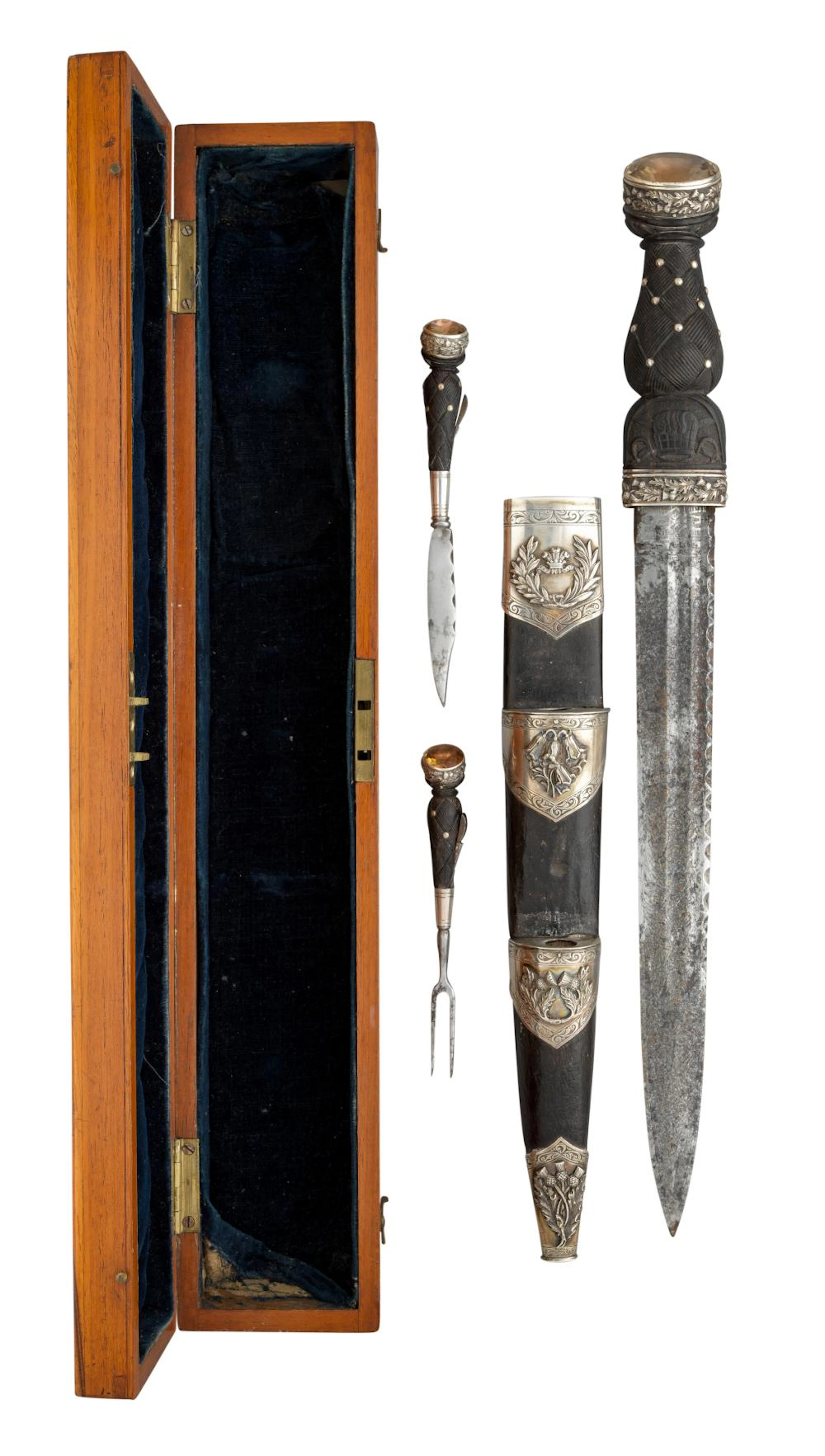 A SCOTTISH REGIMENTAL DRESS DIRK OF THE RENFREW HIGHLANDERS BY MARSHALL AND