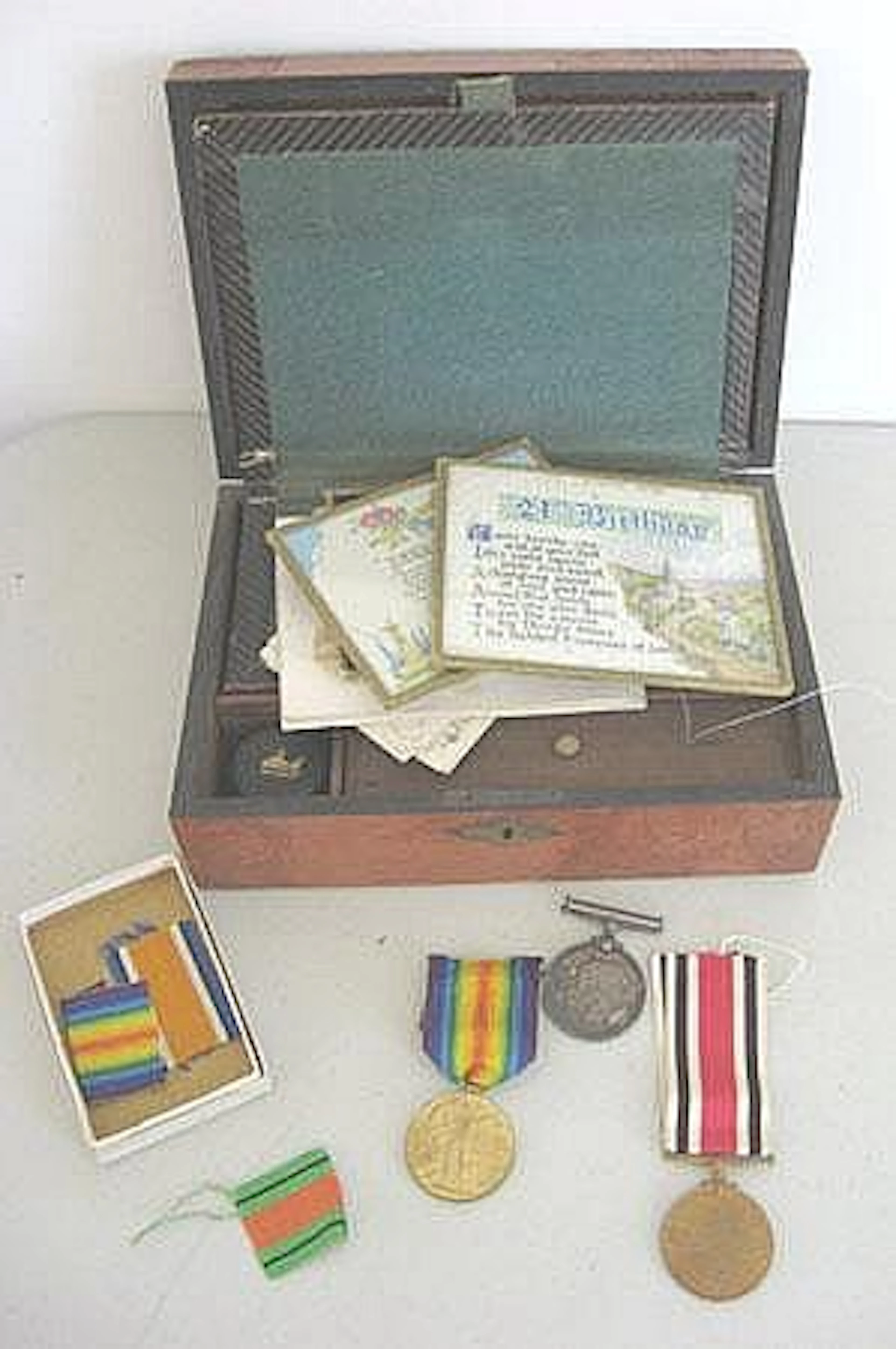 Militaria: A gentleman's lot to include three WWI