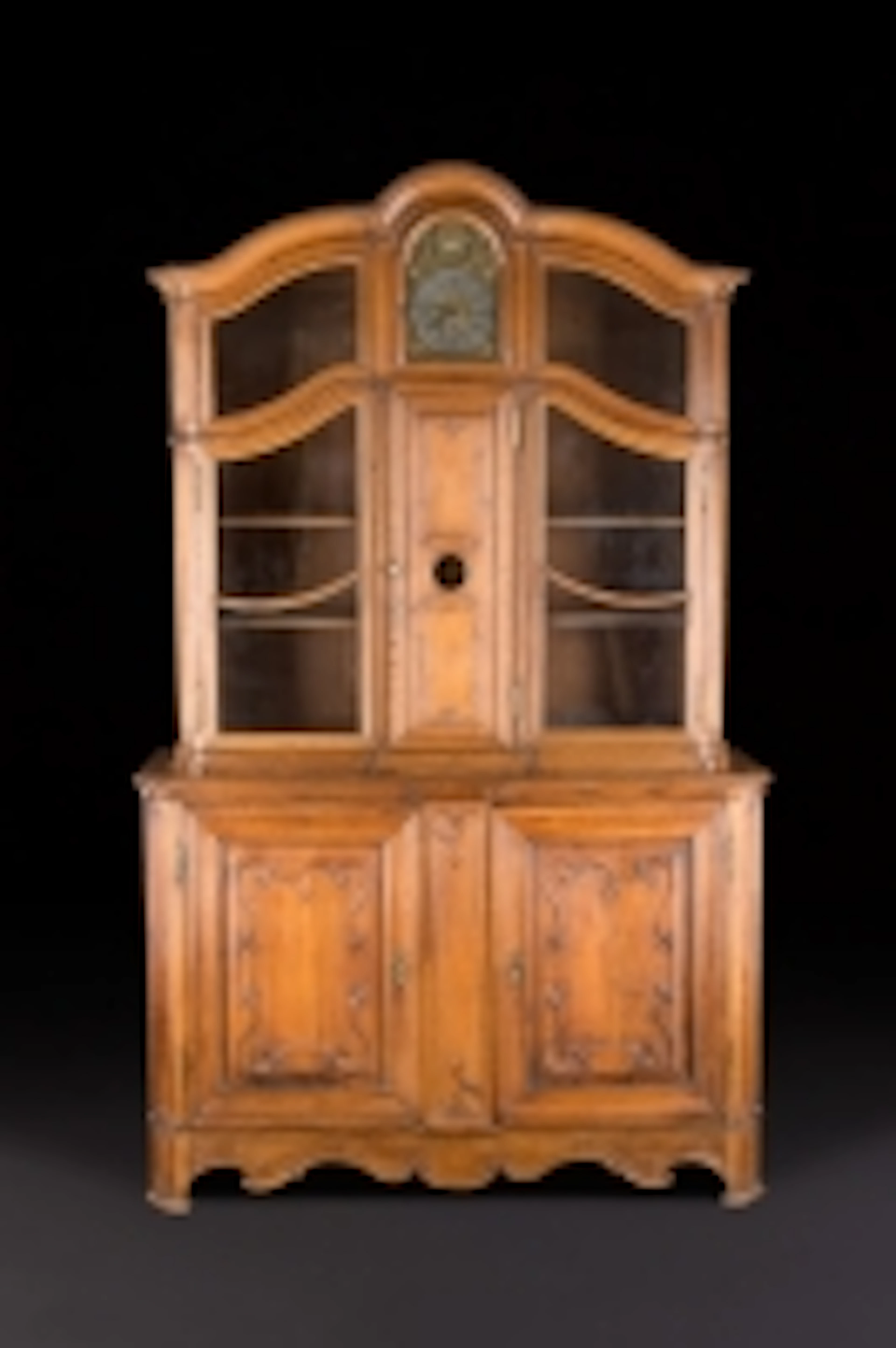BAROCK-AUFSATZVITRINE MIT EINGEBAUTER UHR