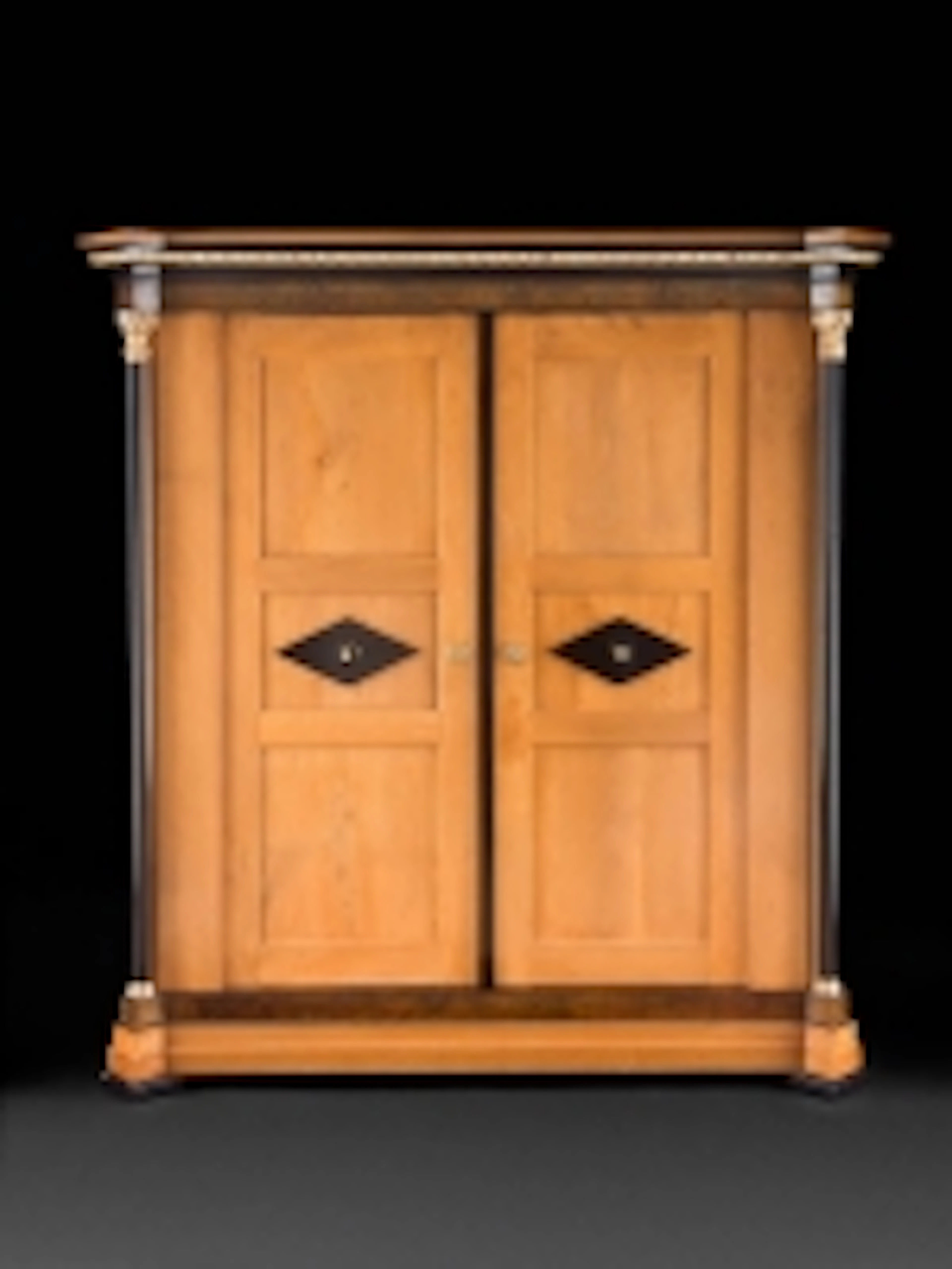 BIEDERMEIER-KLEIDERSCHRANK