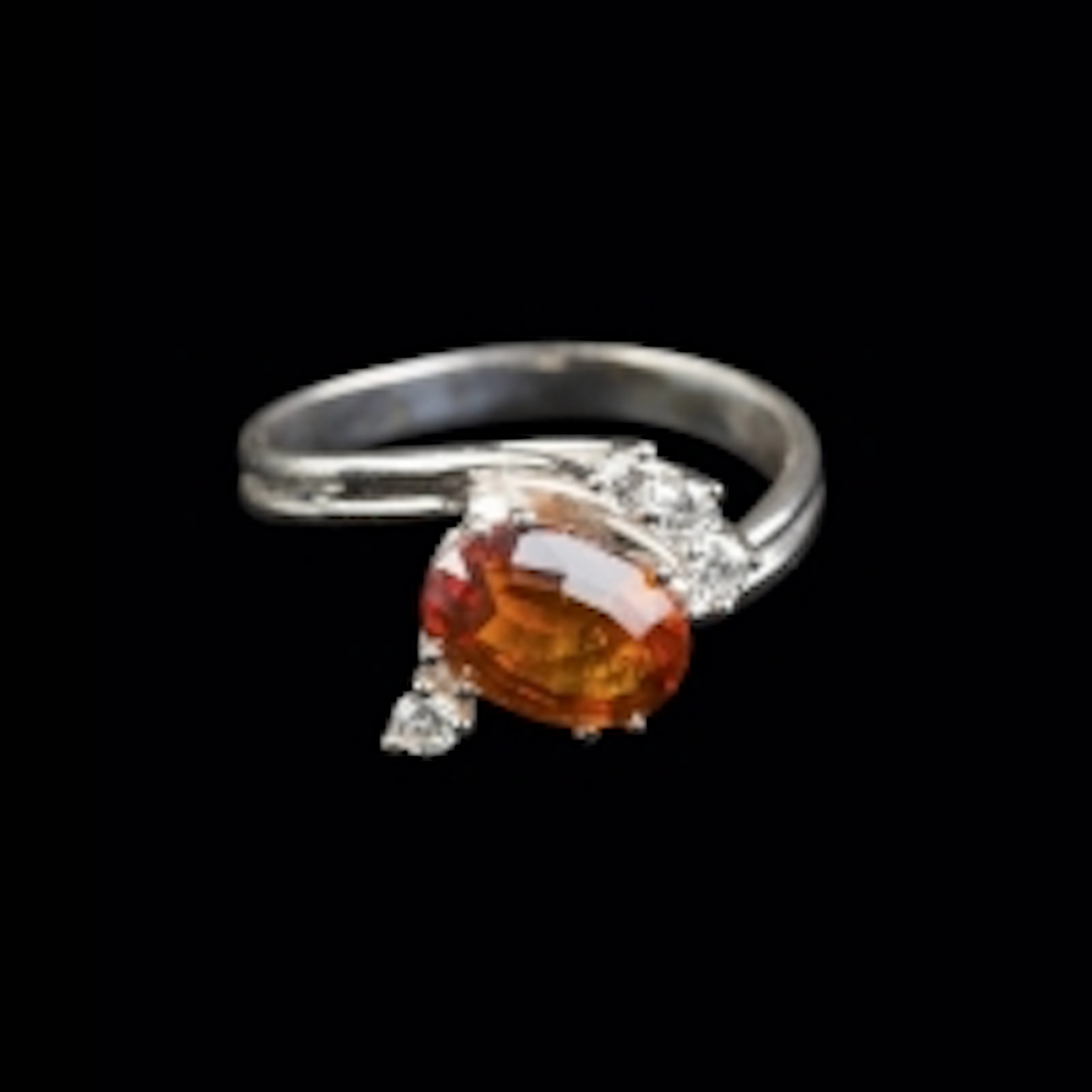 EDELSTEINRING MIT CITRIN UND BRILLANTBESATZ