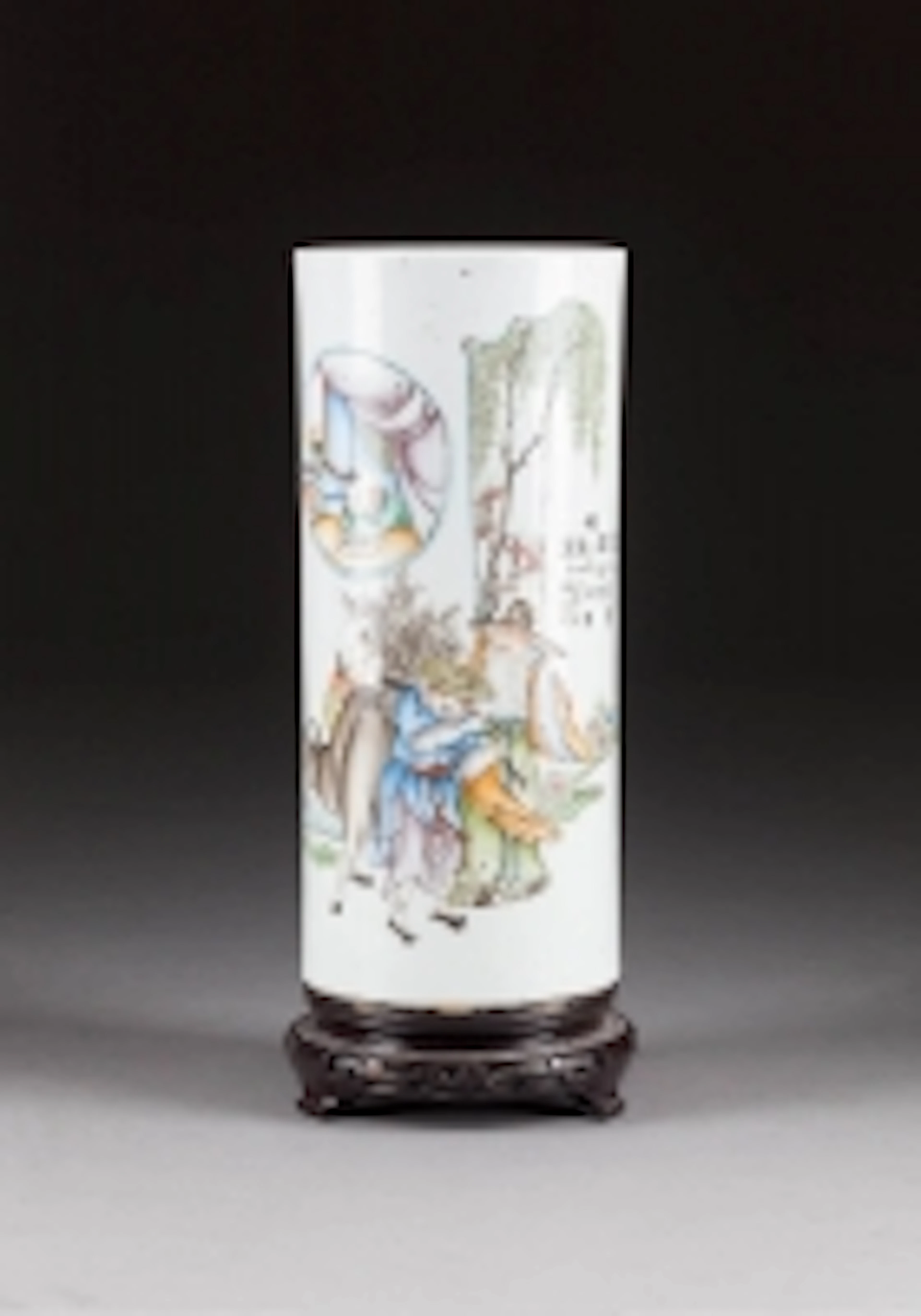 STANGENVASE AUF HOLZSTAND