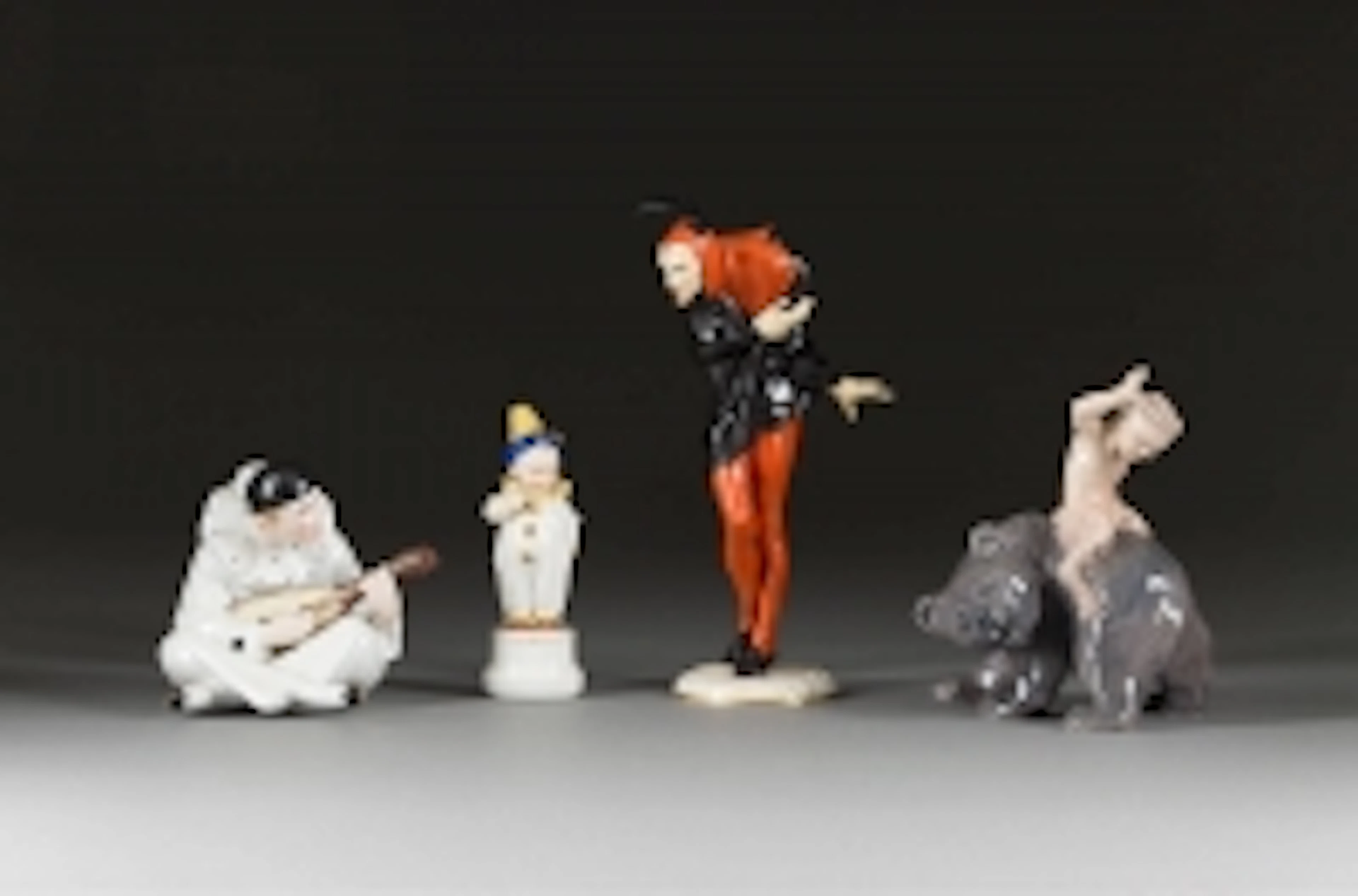 VIER PORZELLANFIGUREN