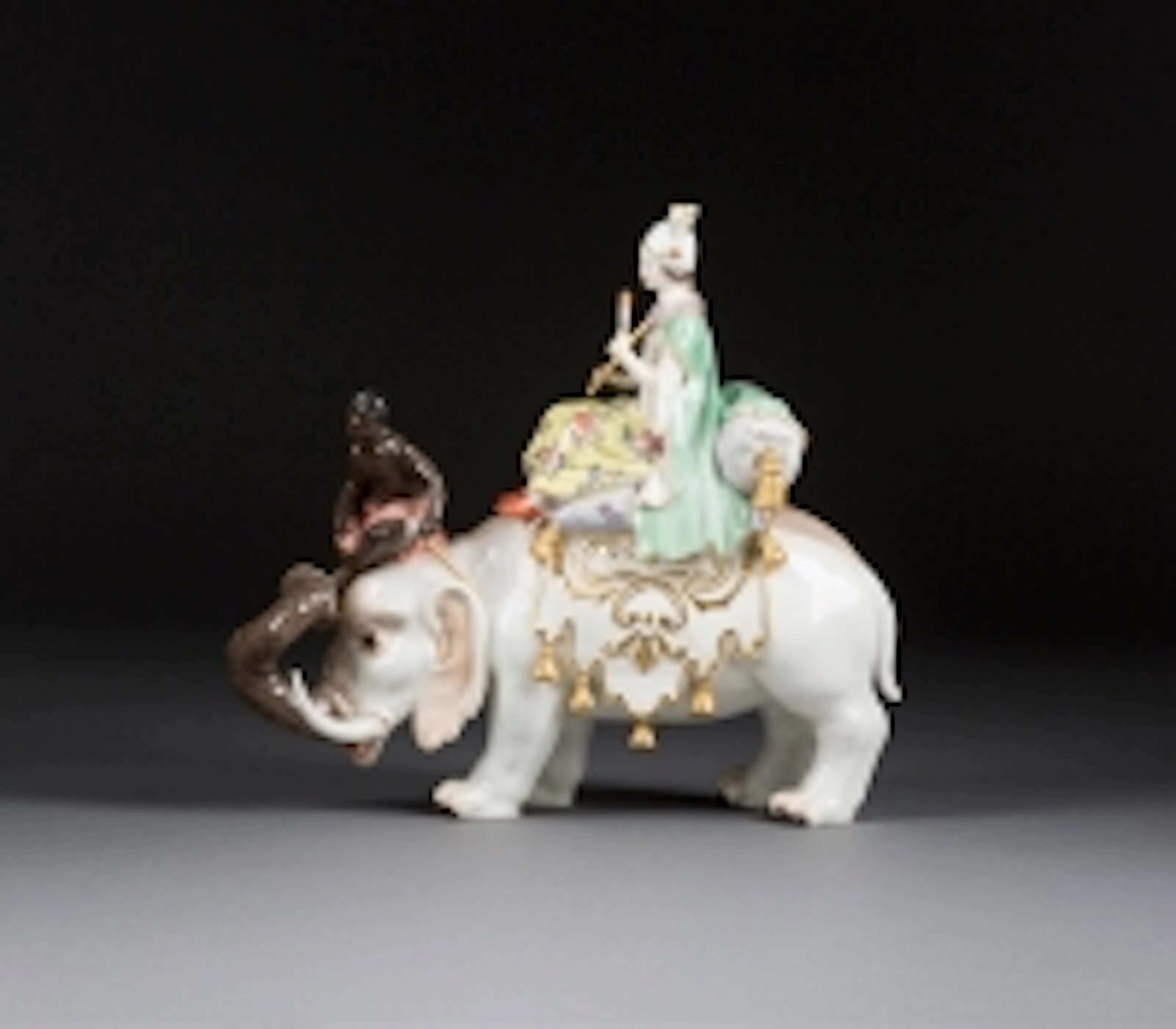 PERSERIN AUF ELEFANT MIT MOHR