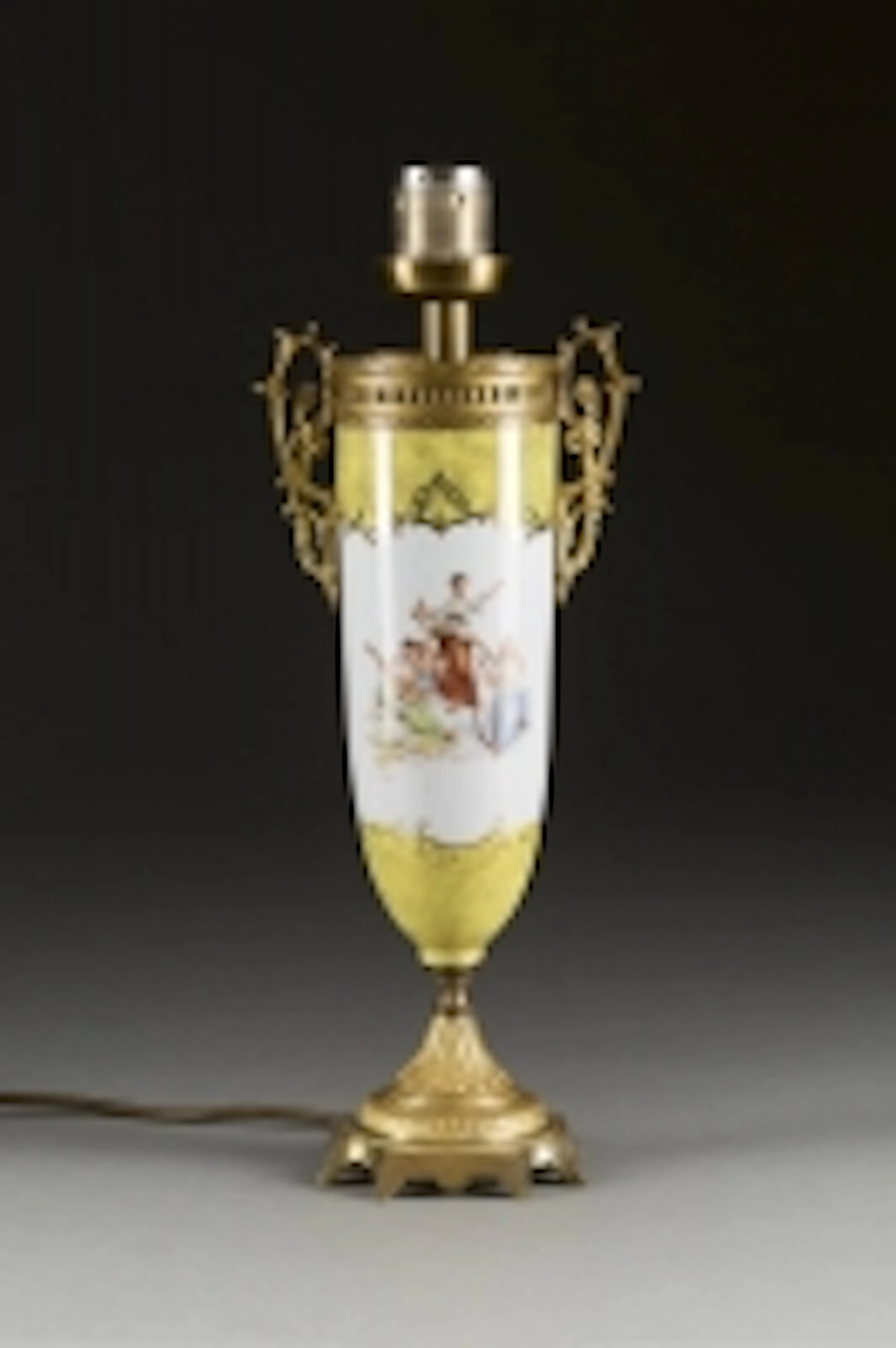 LAMPE MIT ALLEGORISCHEN DARSTELLUNGEN