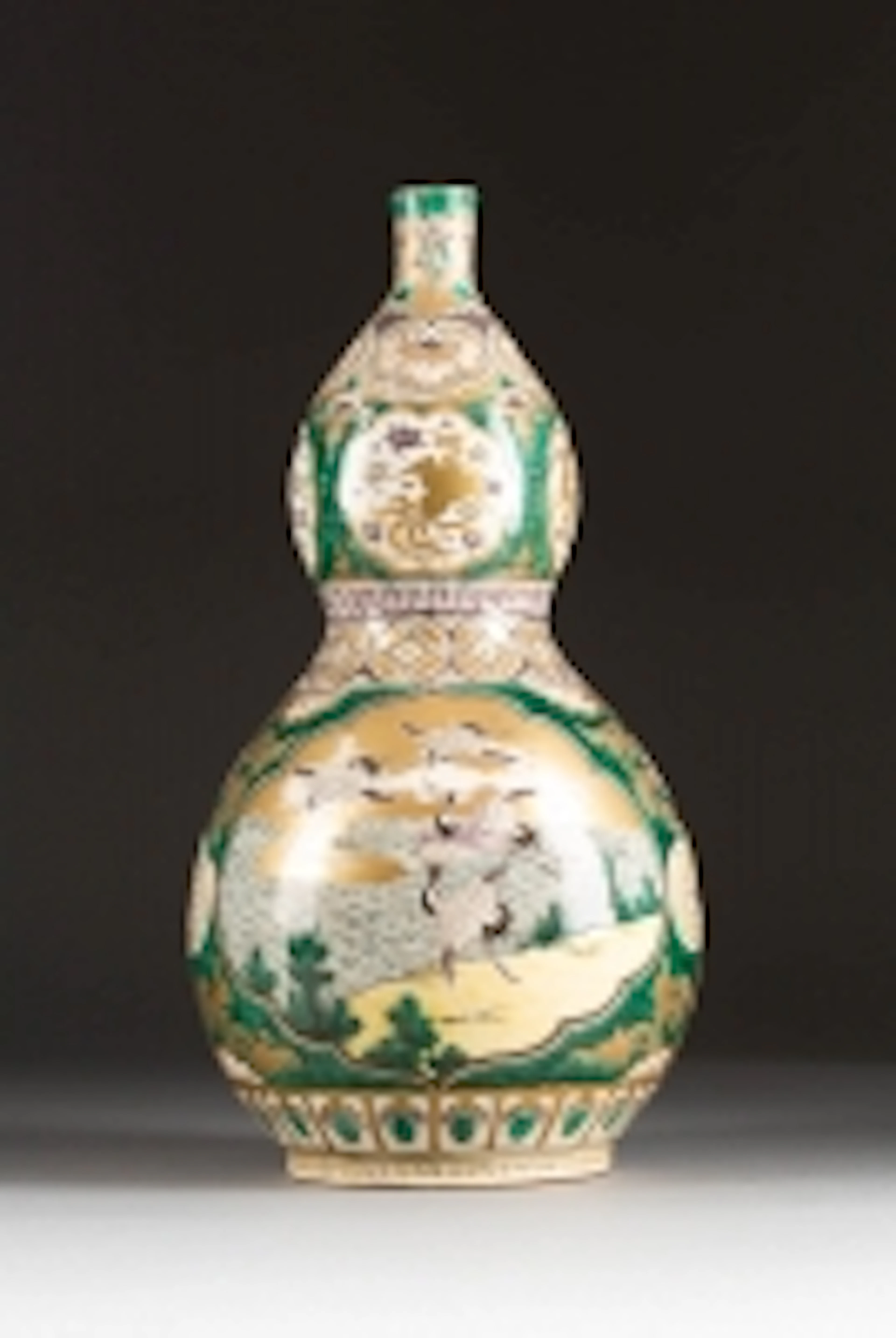 VASE MIT KRANICHDEKOR