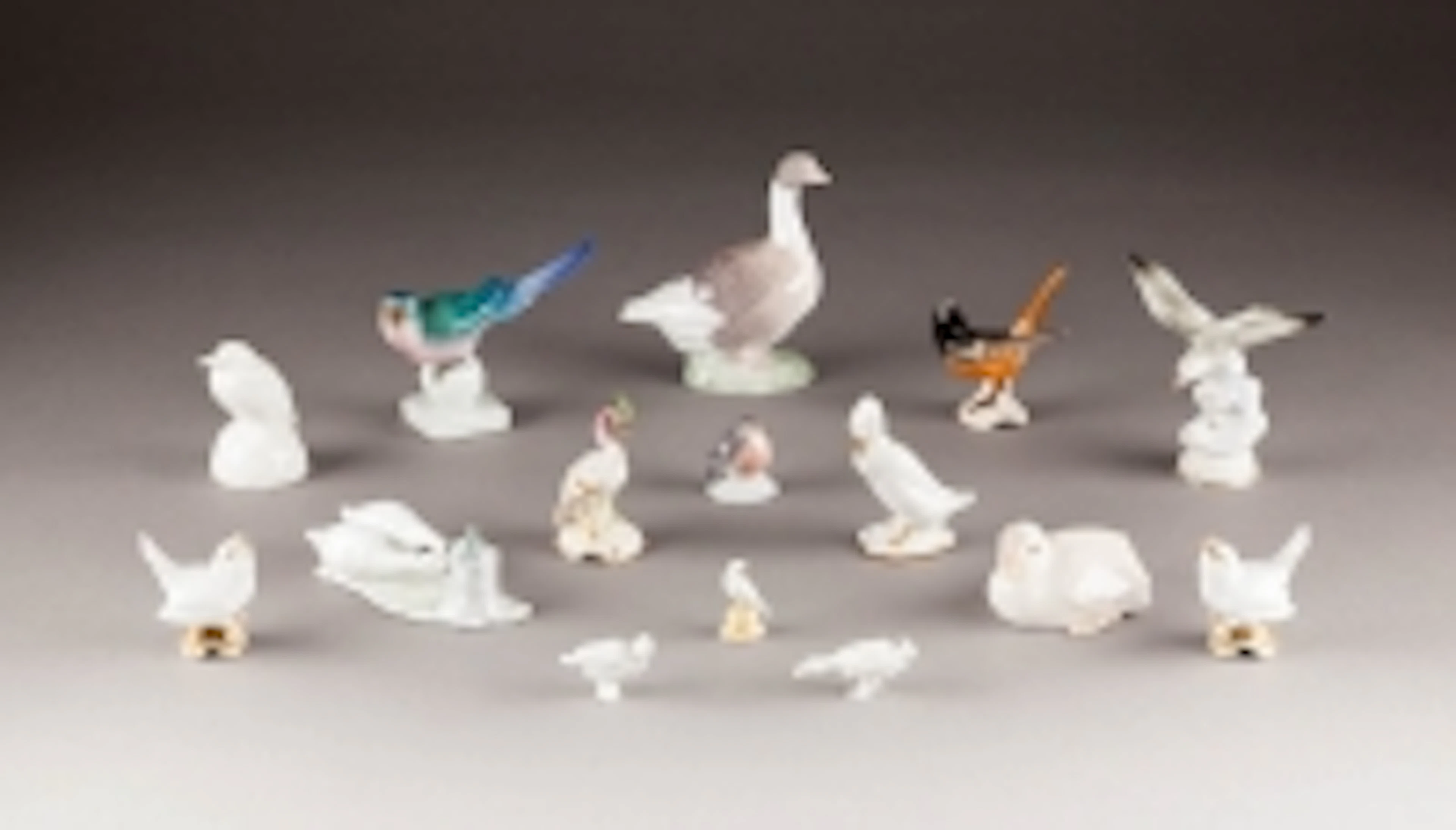SAMMLUNG VON 34 TIER- UND IINSEKTENFIGUREN
