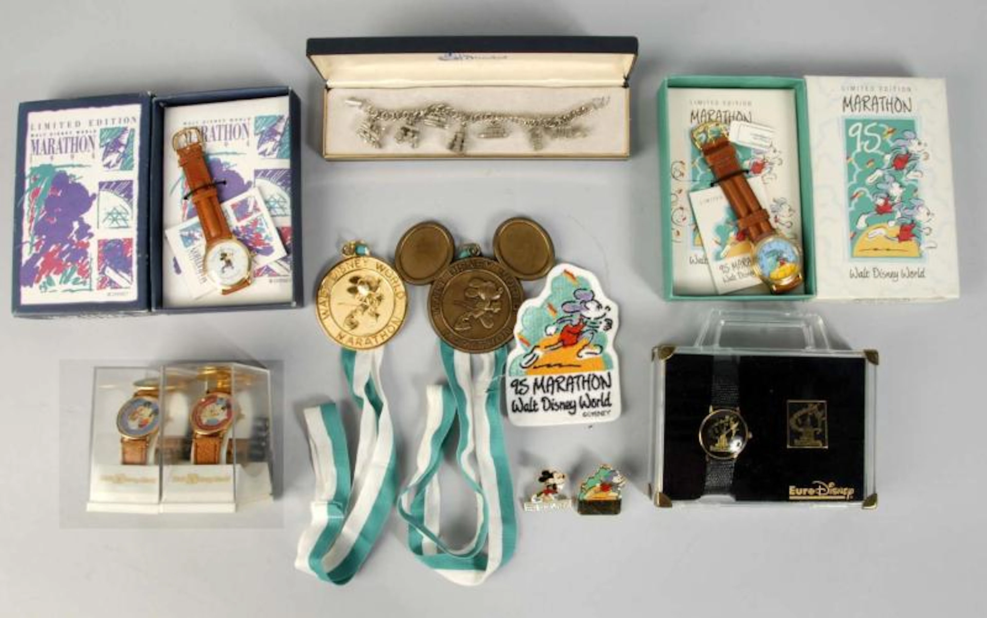Lot of 11: Walt Disney Mickey Mouse Items.