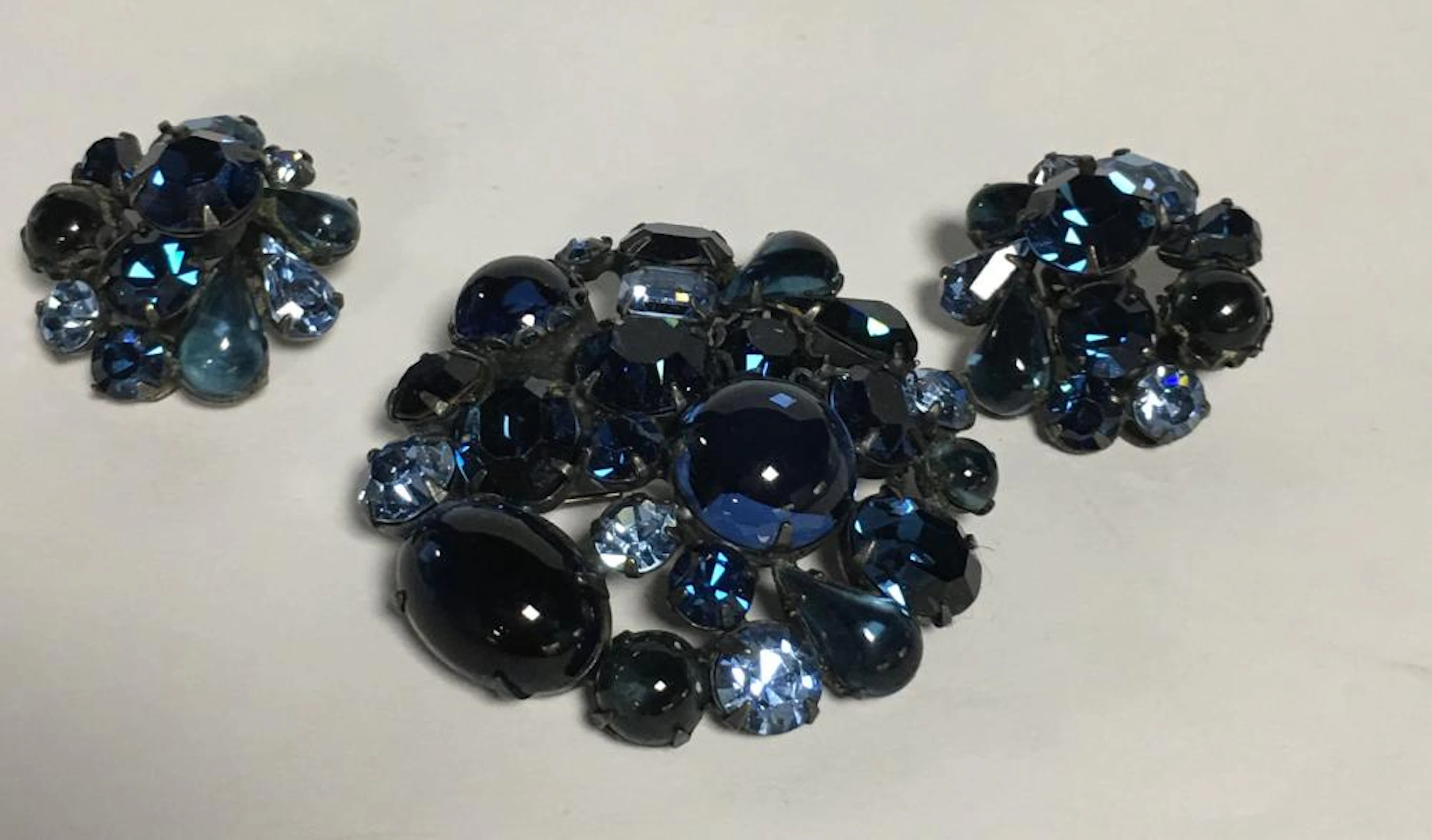 Vintage Blue Rhinestone Broche And Earrings