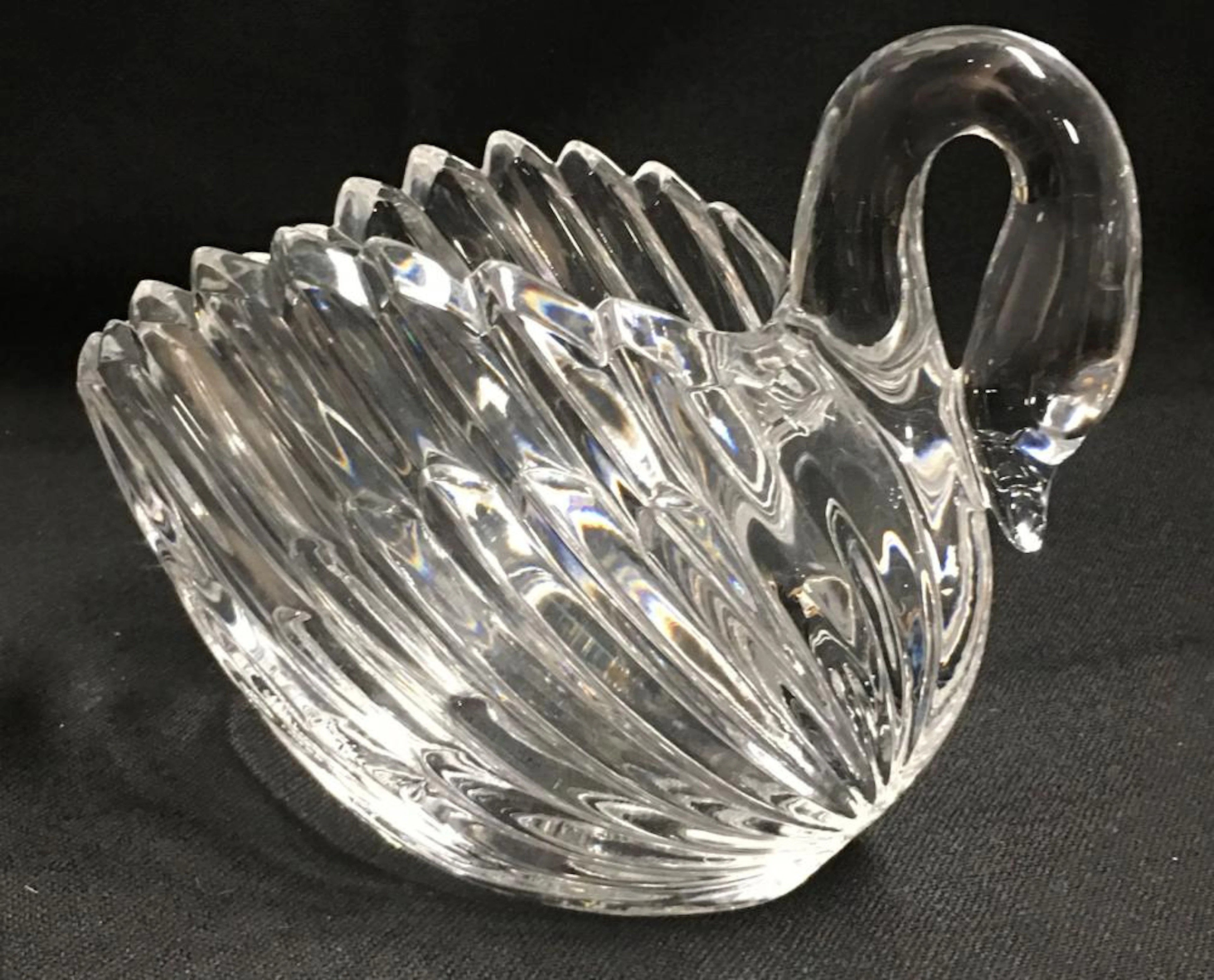 Gloria Vanderbilt Glass Swan Bowl