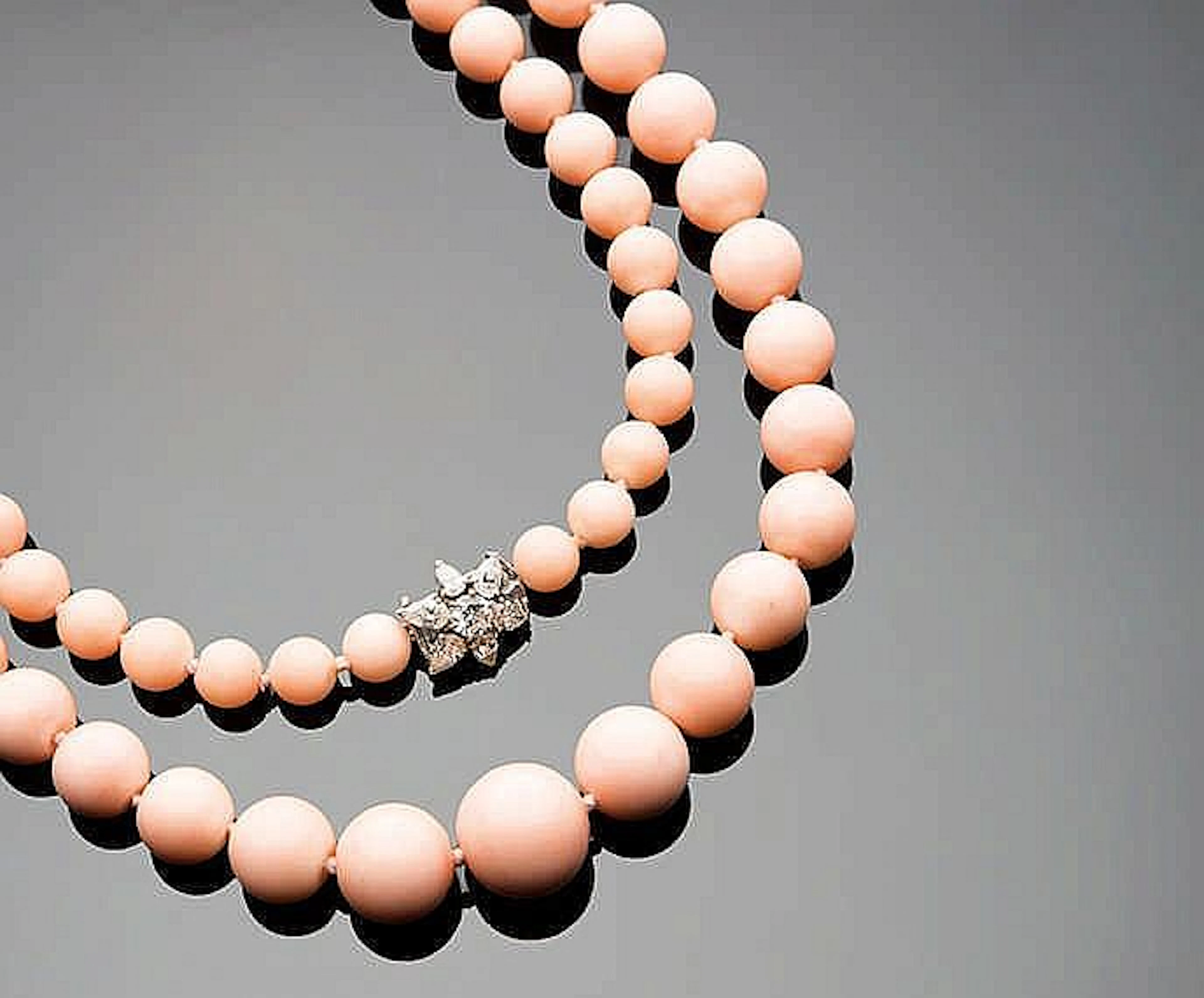 Collana in corallo Bokè pelle d'angelo, Cartier