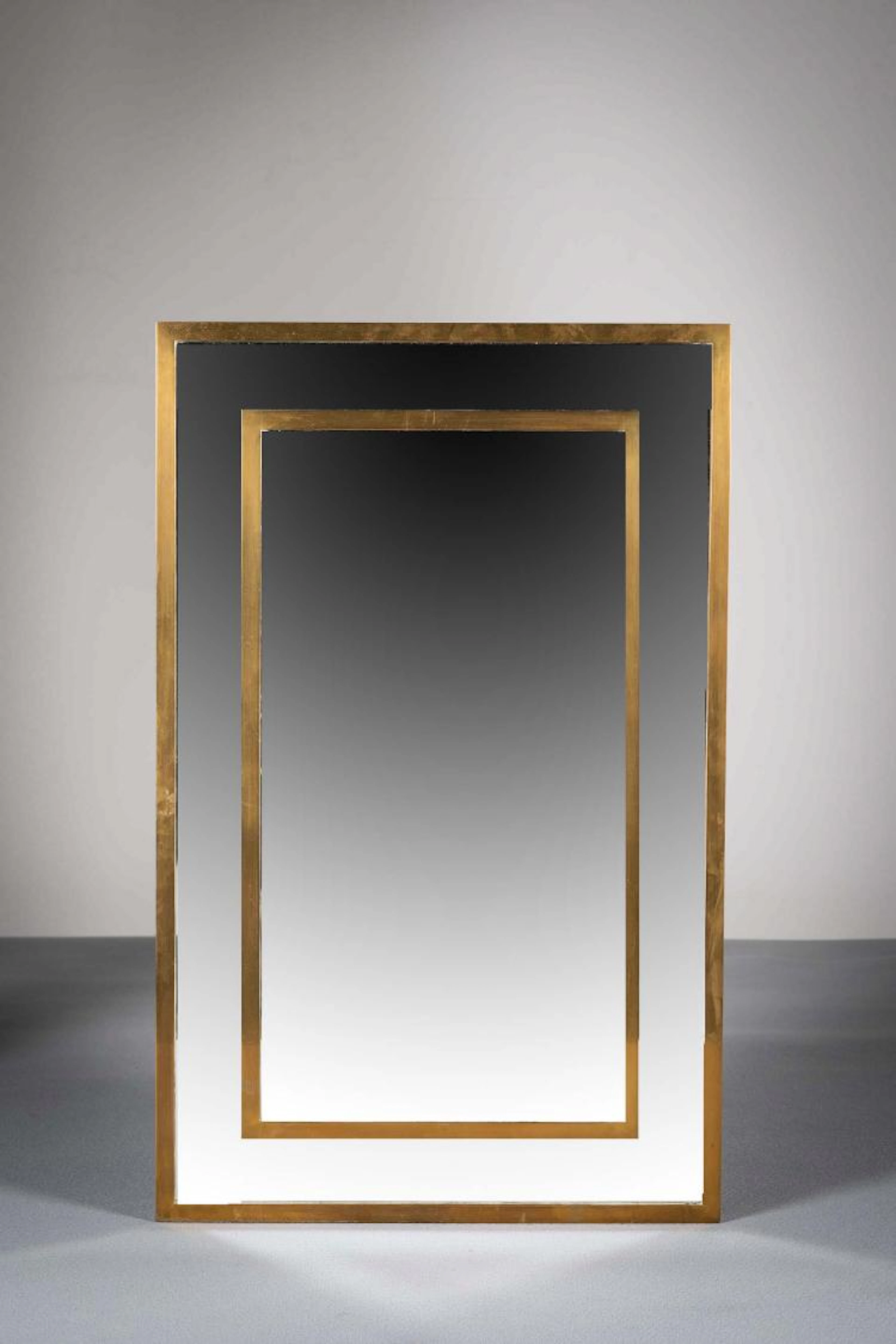 A RECTANGULAR GILT WALL MIRROR, 96 cm (h) x 61 cm (w)