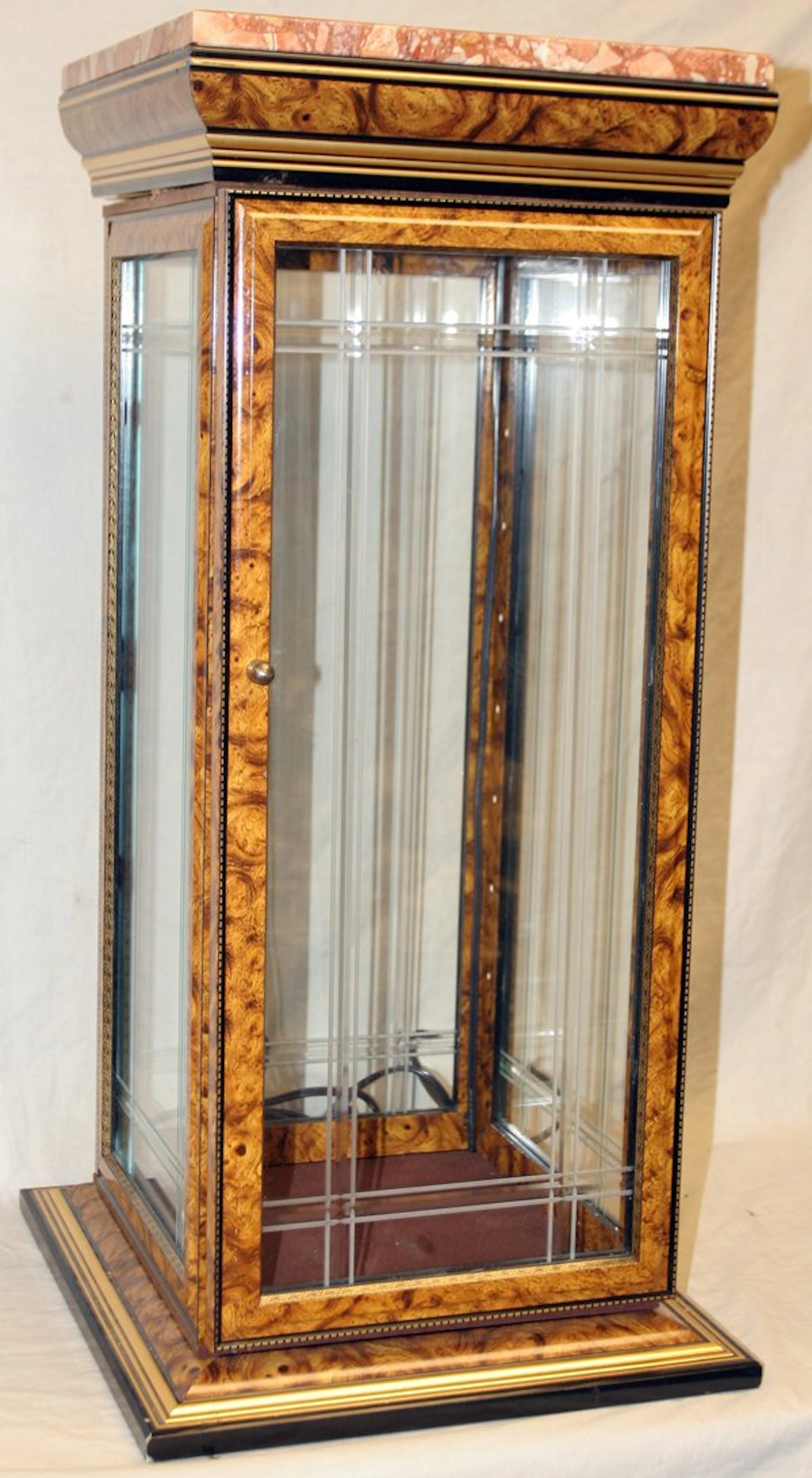 091536: ITALIAN FIFTH AVENUE FURNITURE DISPLAY CASE