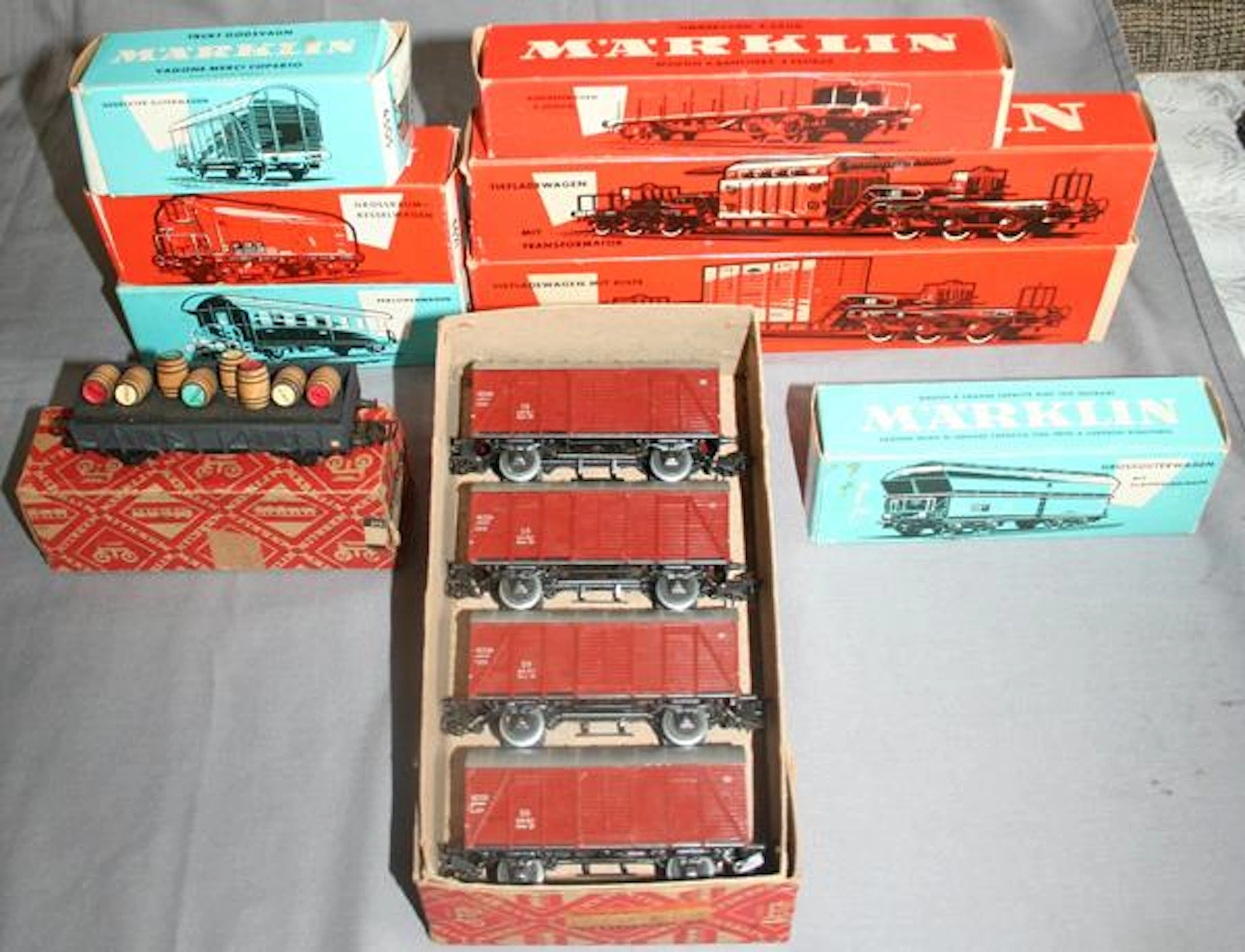 110472: MARKLIN, HO GAUGE FREIGHT CARS, 11 PCS.