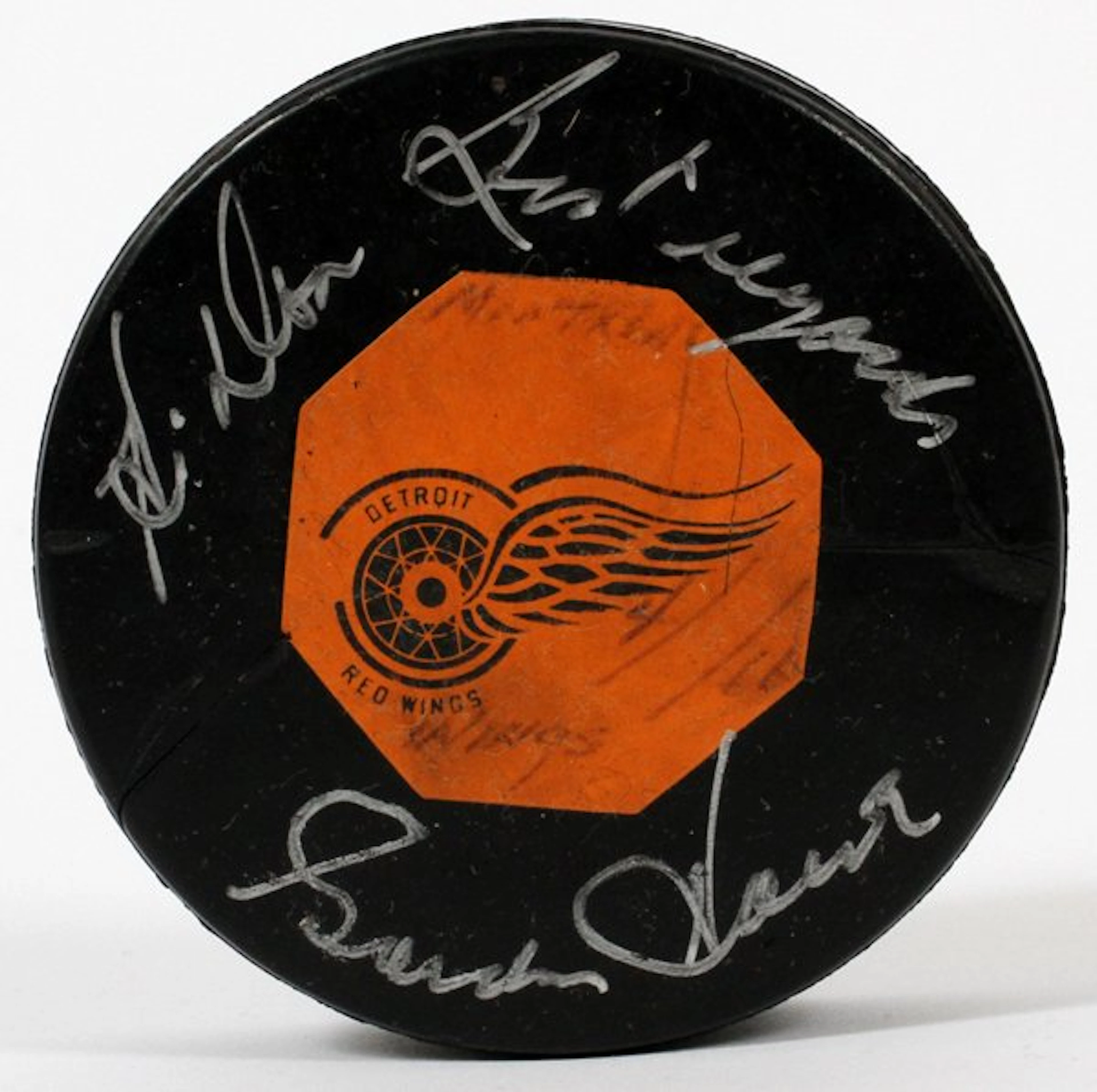 GORDIE HOWE & BUD LYNCH AUTOGRAPHED HOCKEY PUCK