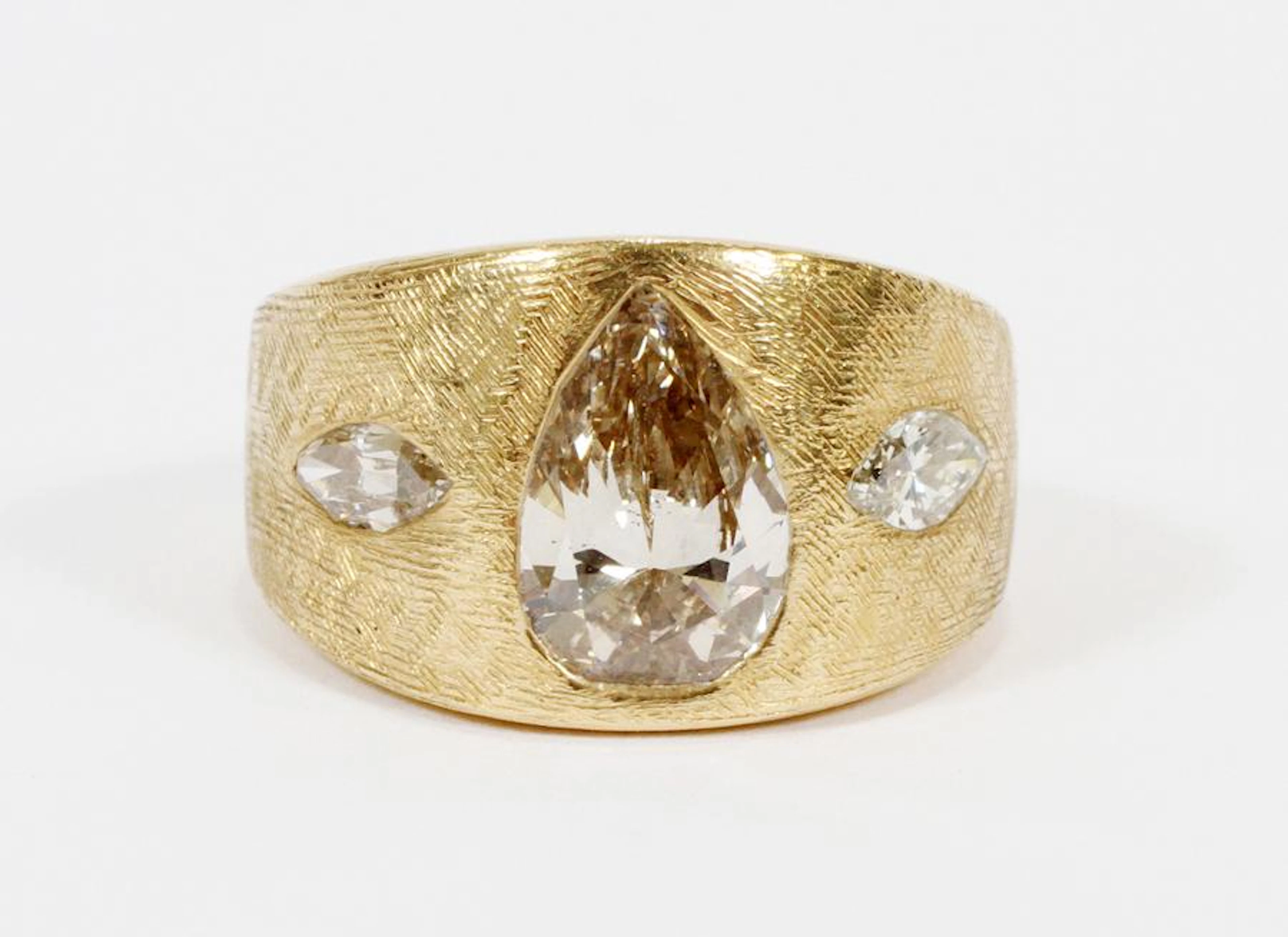 Diamond, gold ring, size 8.5 tw, 13.9 gr