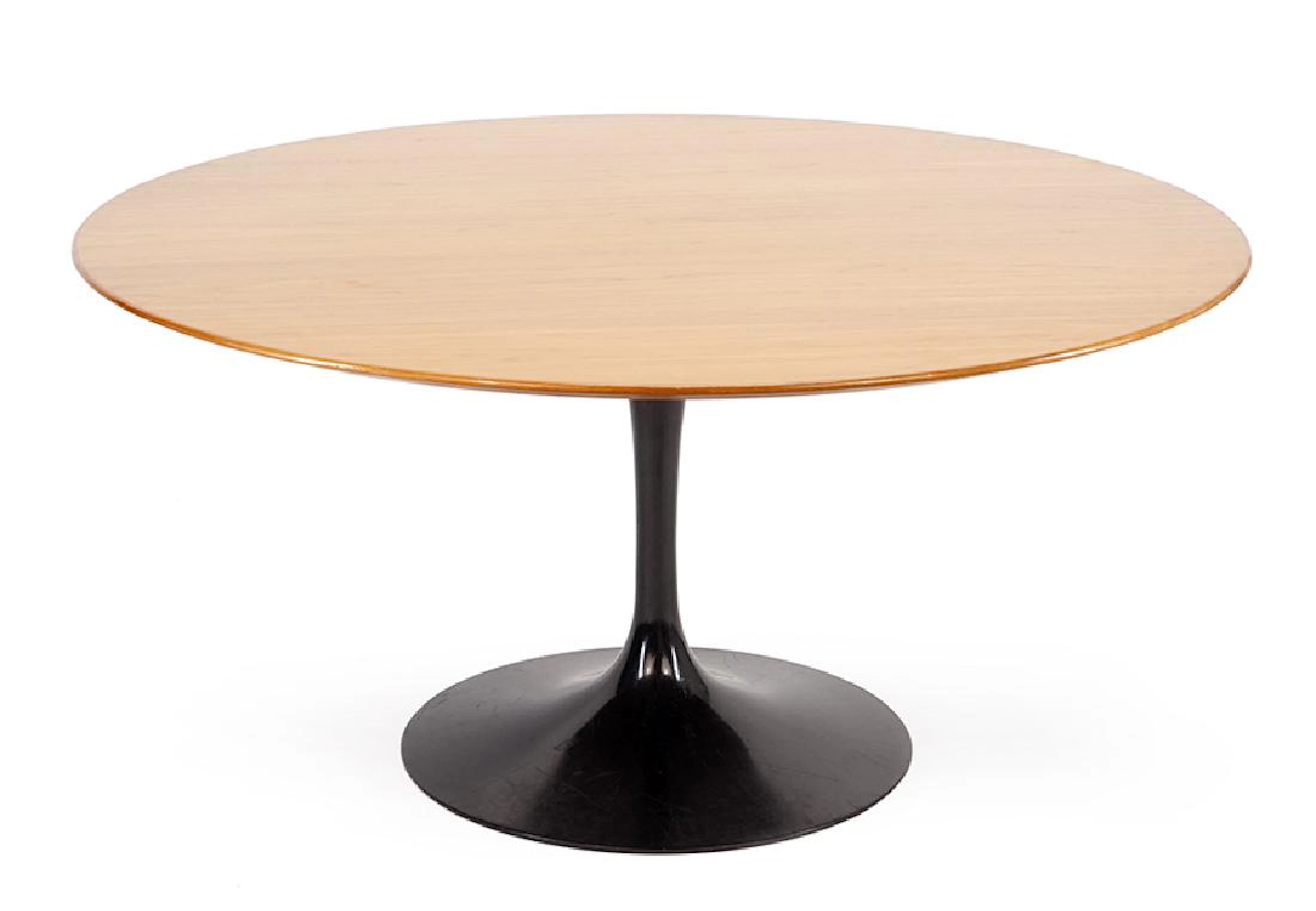 An Eero Saarinen for Knoll 'Tulip' Table.