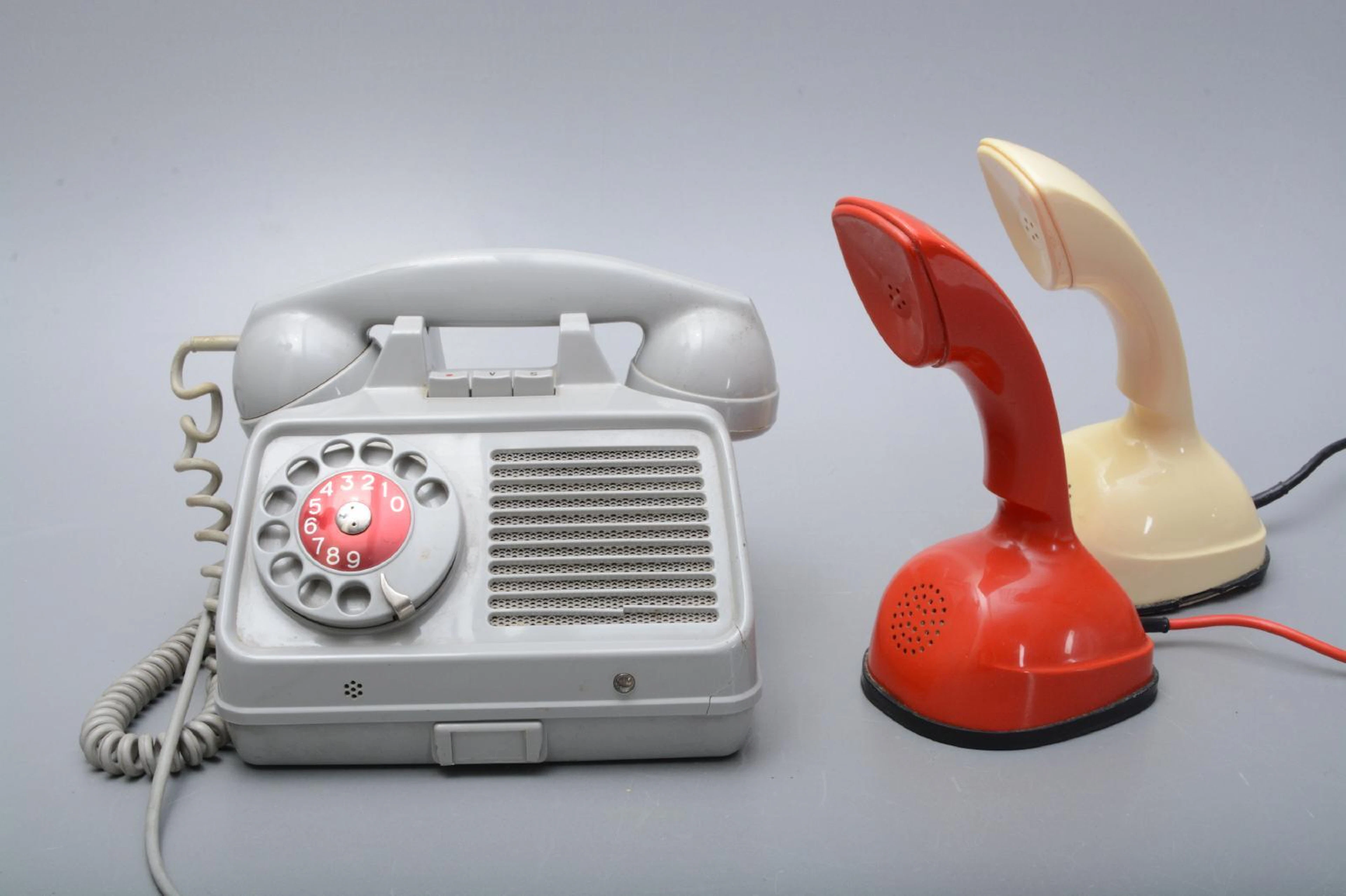 Gamla telefoner, bl.a Cobra
