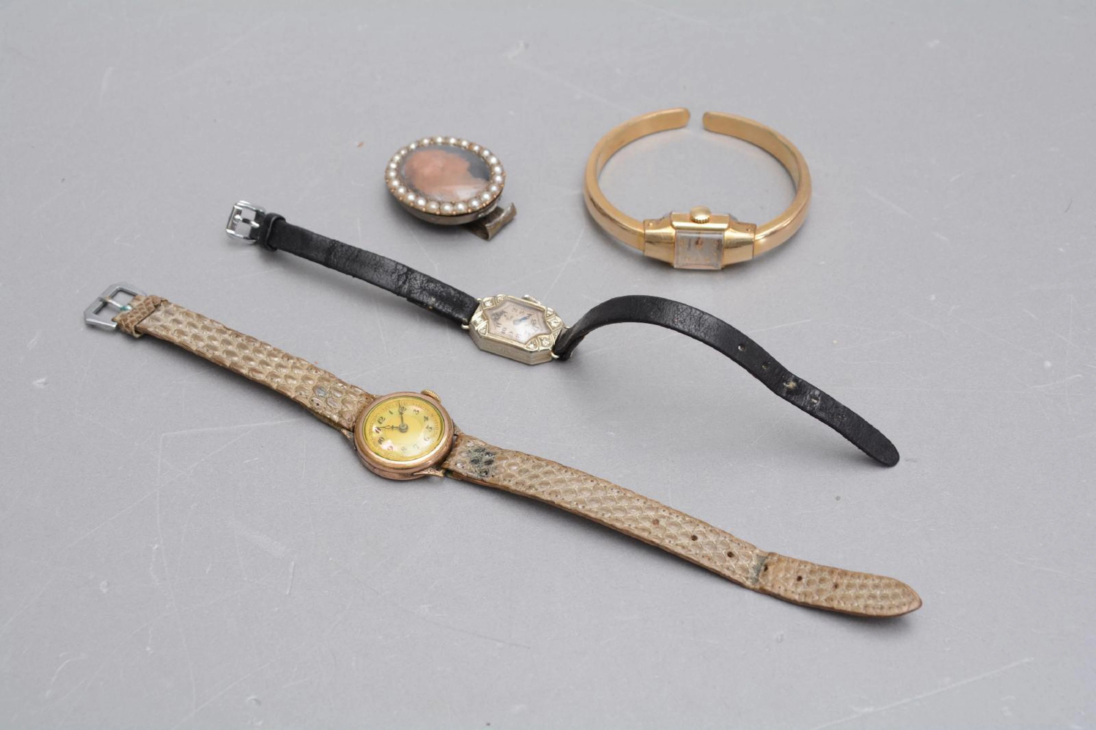 Ur, samt brosch, vintage