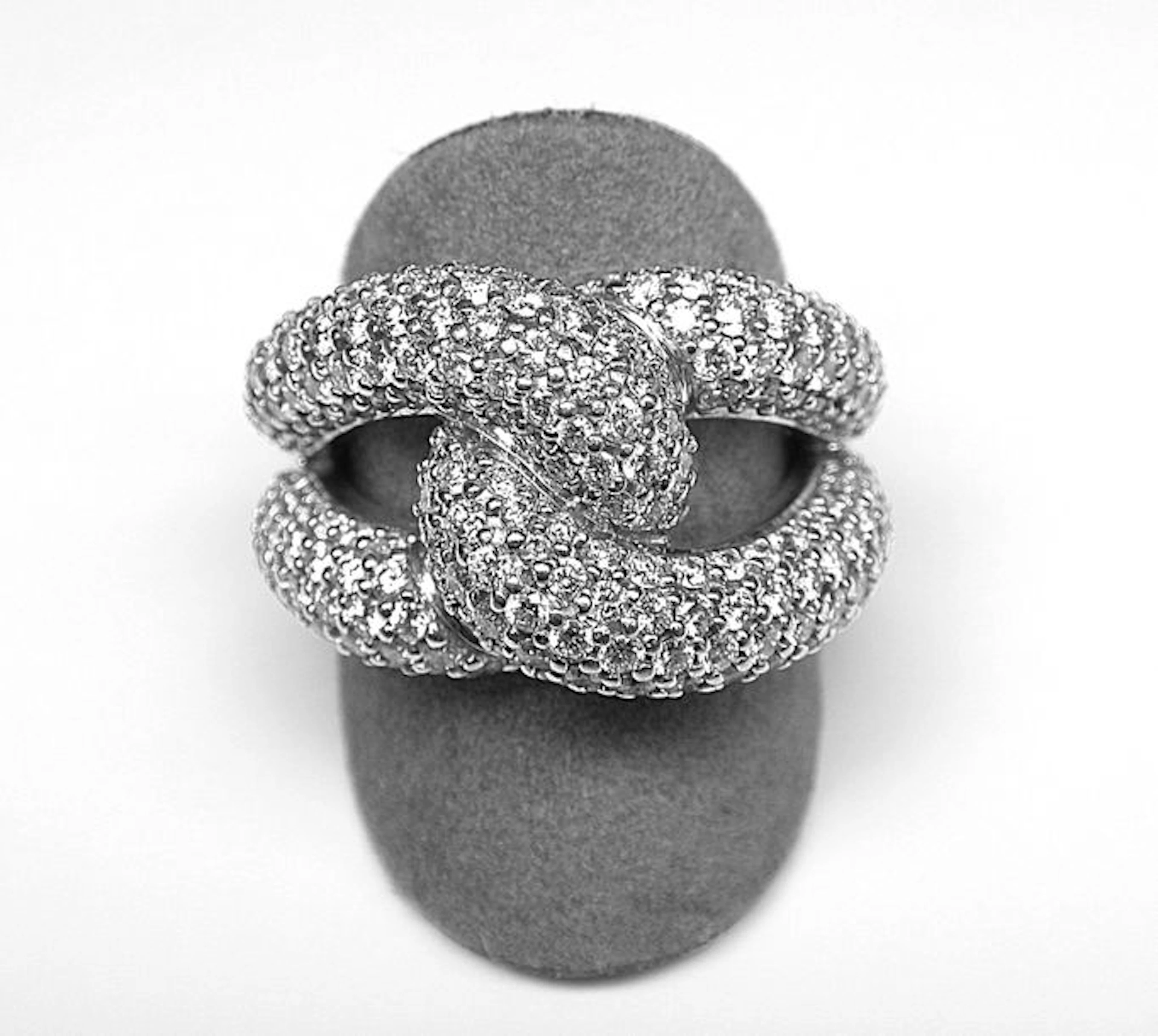 Bague années 50 "façon Cartier" entrecroisée,…