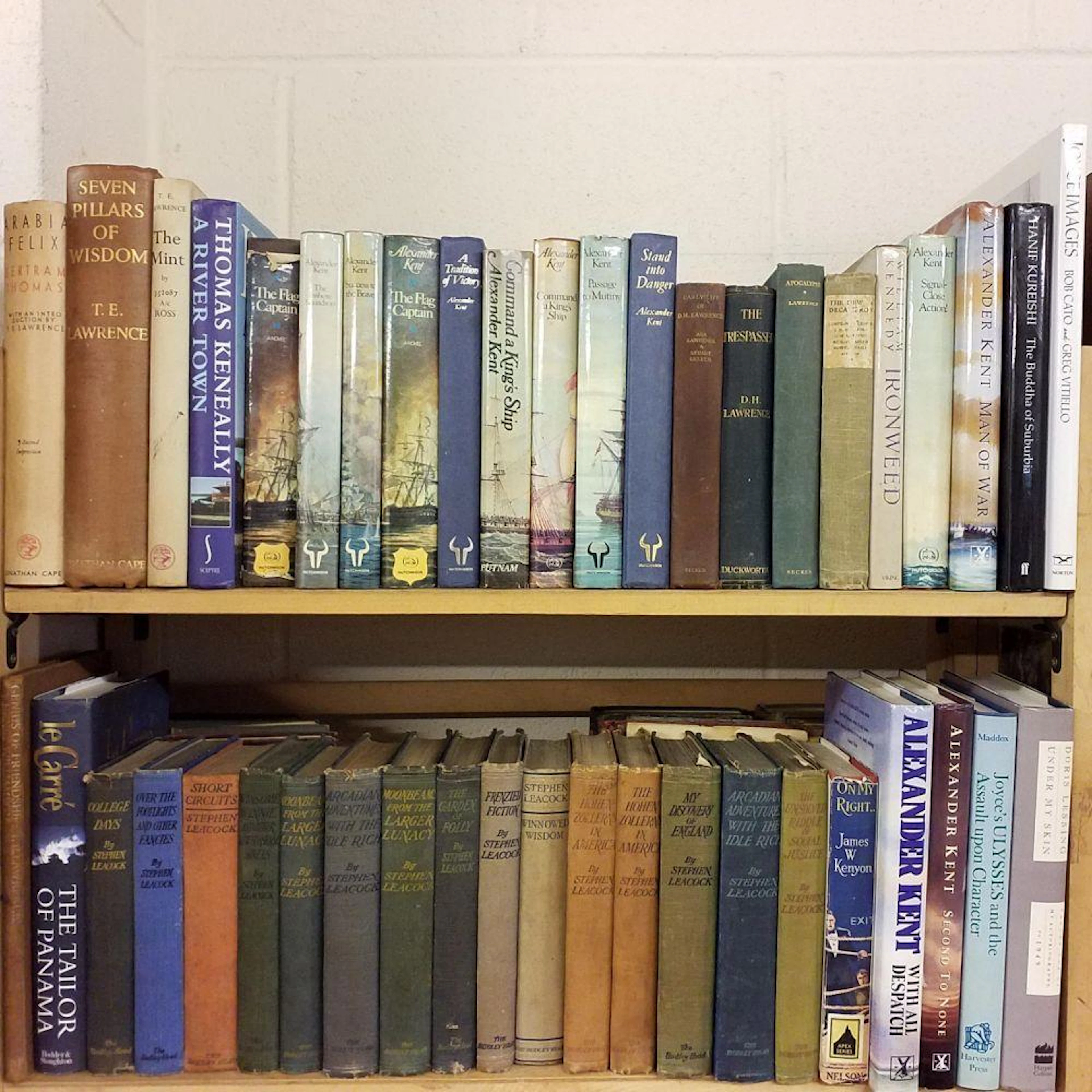 Modern Fiction. A large quantity of modern fiction & literature