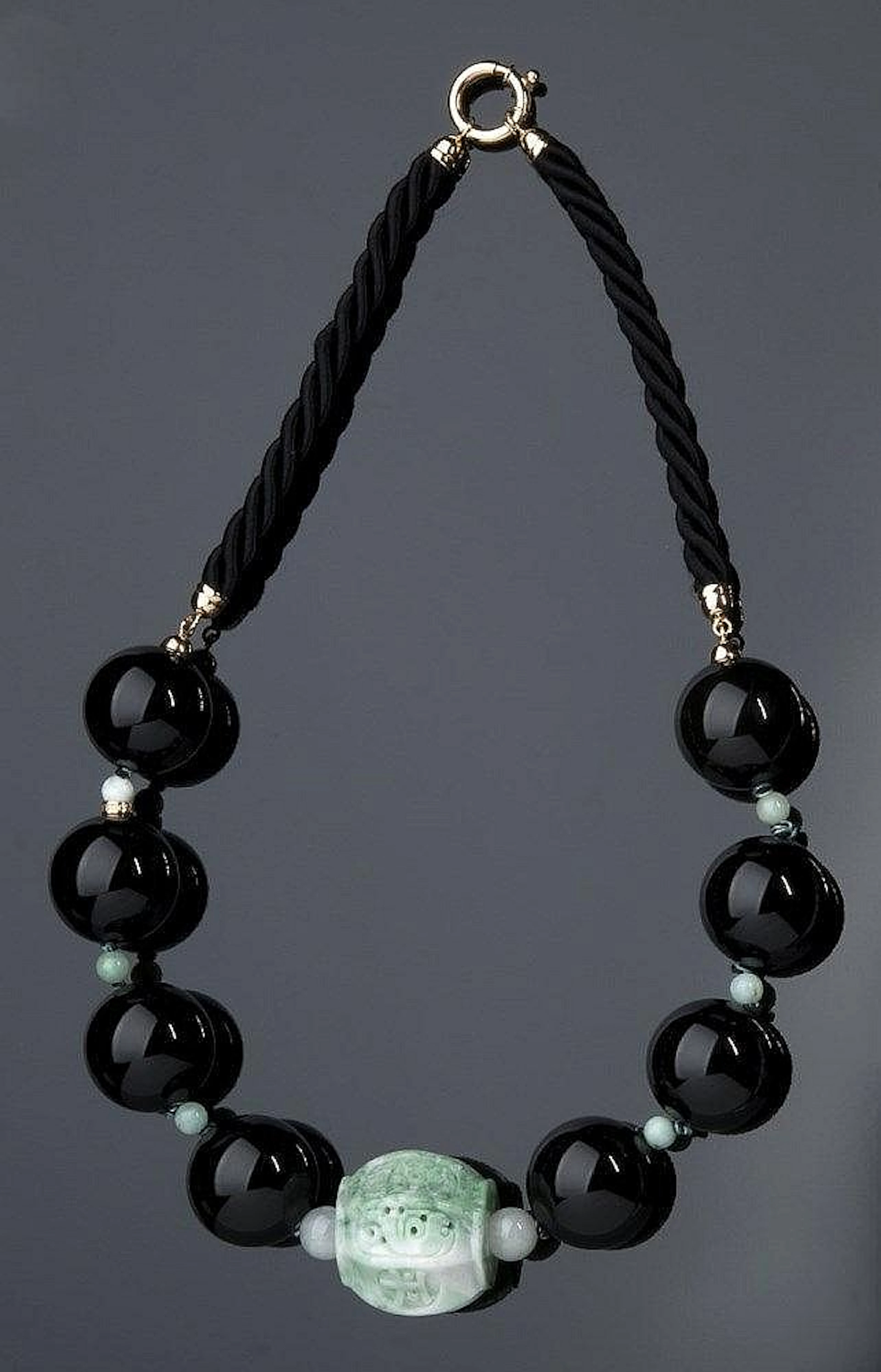 PETOCHI, ROME - JADE, YELLOW GOLD AND ONYX NECKLACE