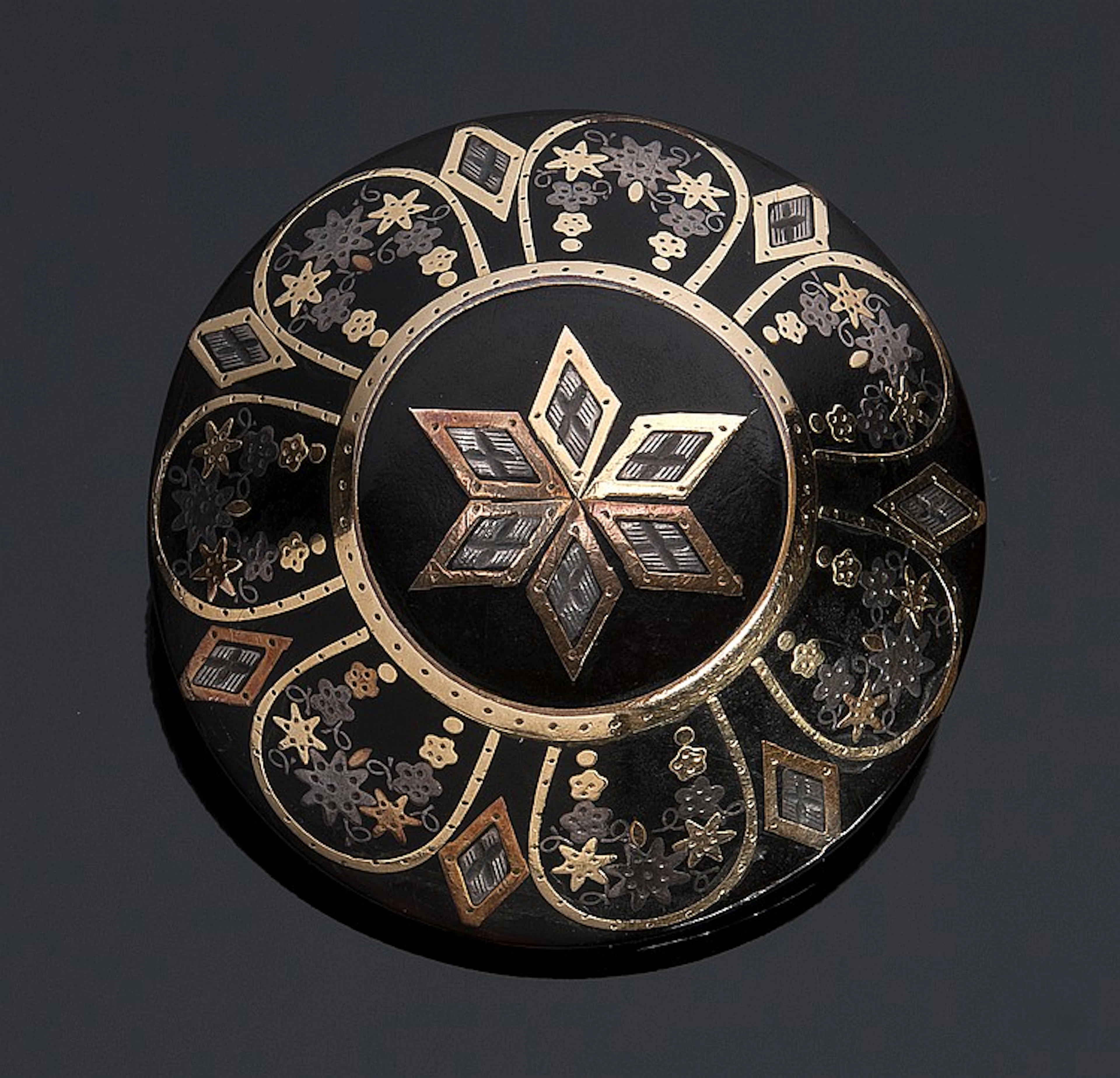 TORTOISESHELL GOLD AND SILVER VICTORIAN BROOCH - ENGLAND, AROUND 1860/187