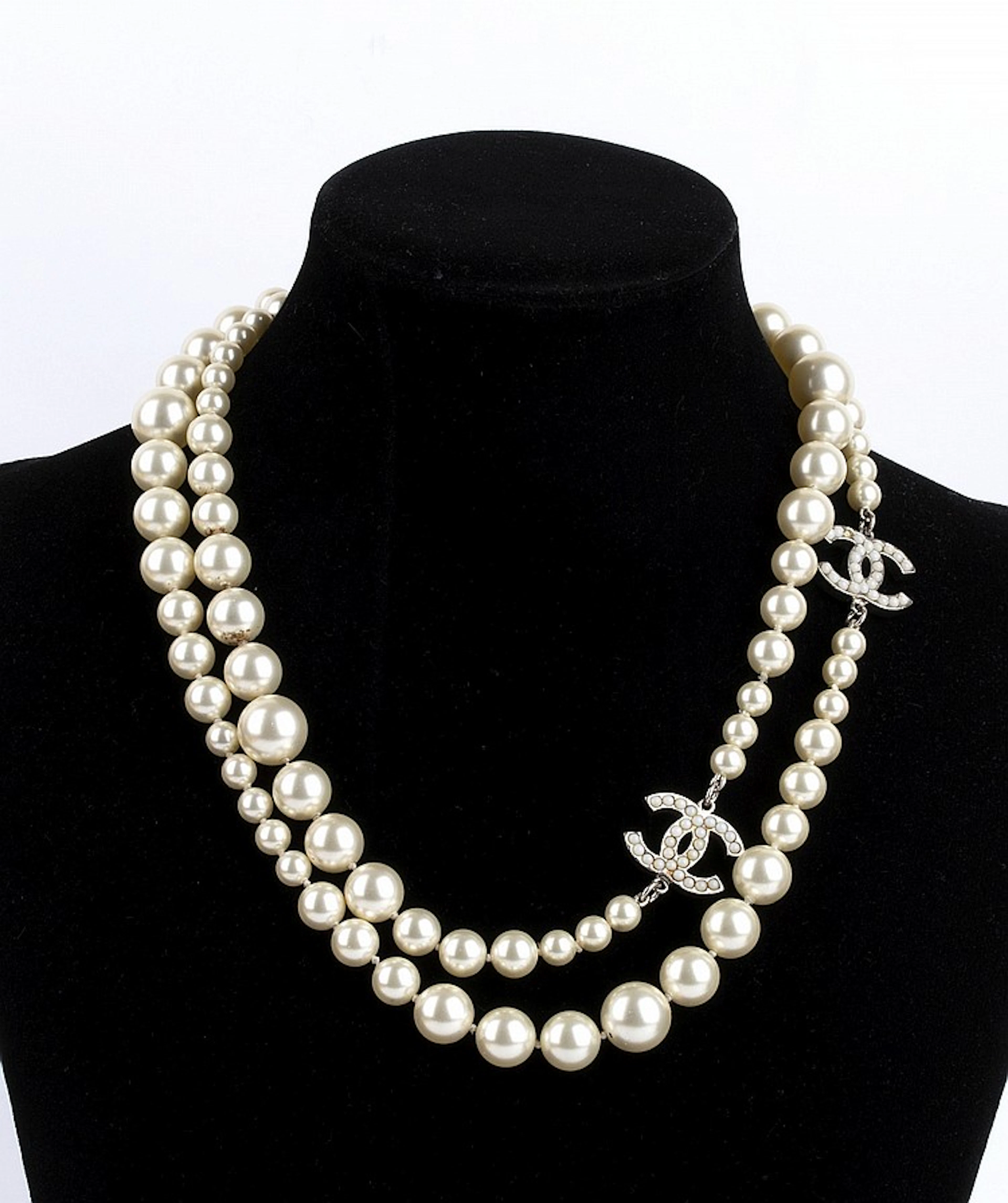 CHANEL PEARL NECKLACE 2000s