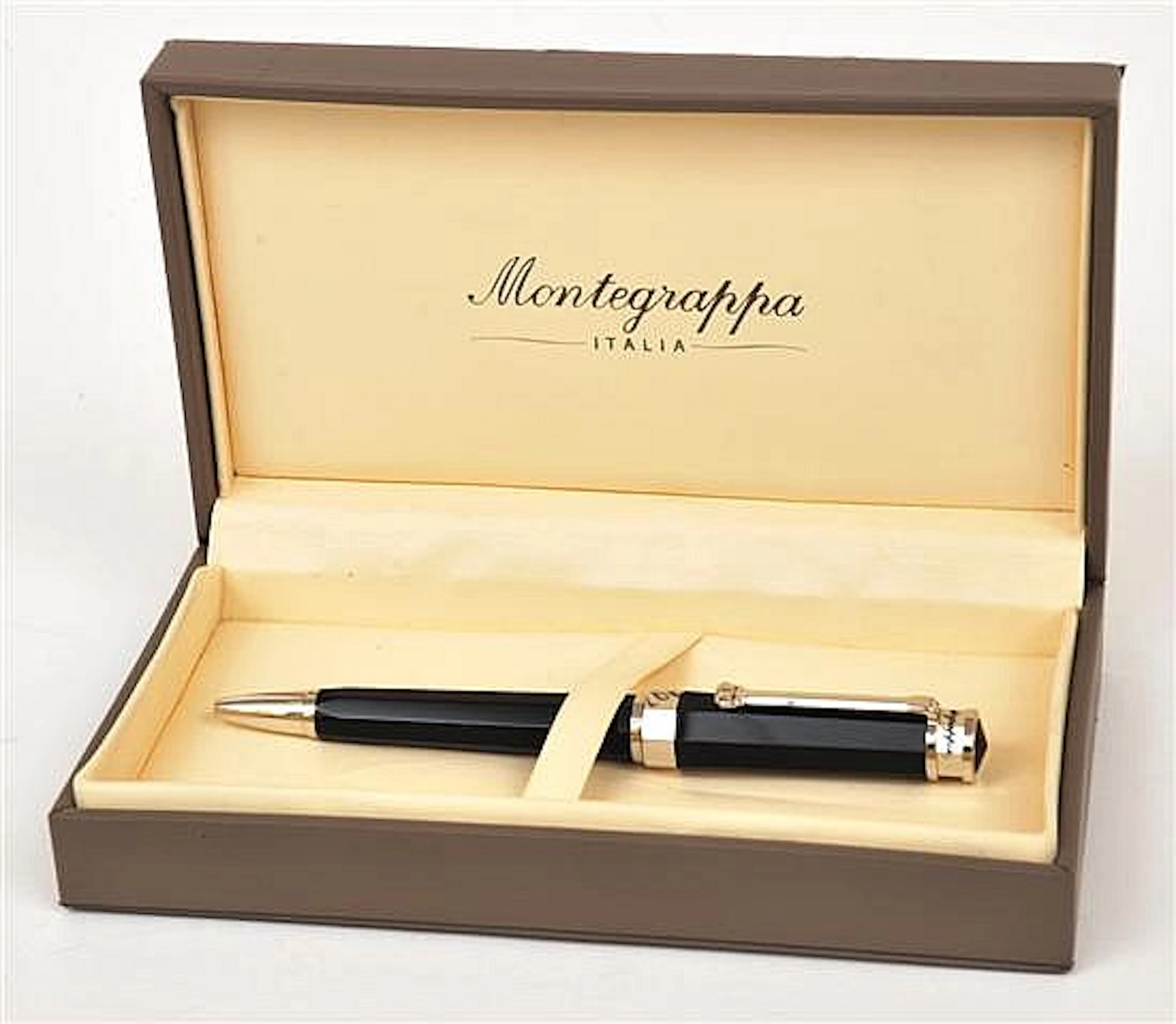 A 'NERO UNO' BALLPOINT PEN BY MONTEGRAPPA