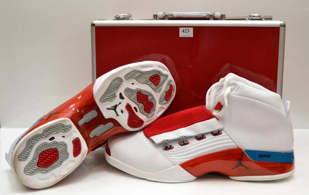 A PAIR OF DS 2002 NIKE AIR JORDAN XVII 17 IN WHITE AND RED