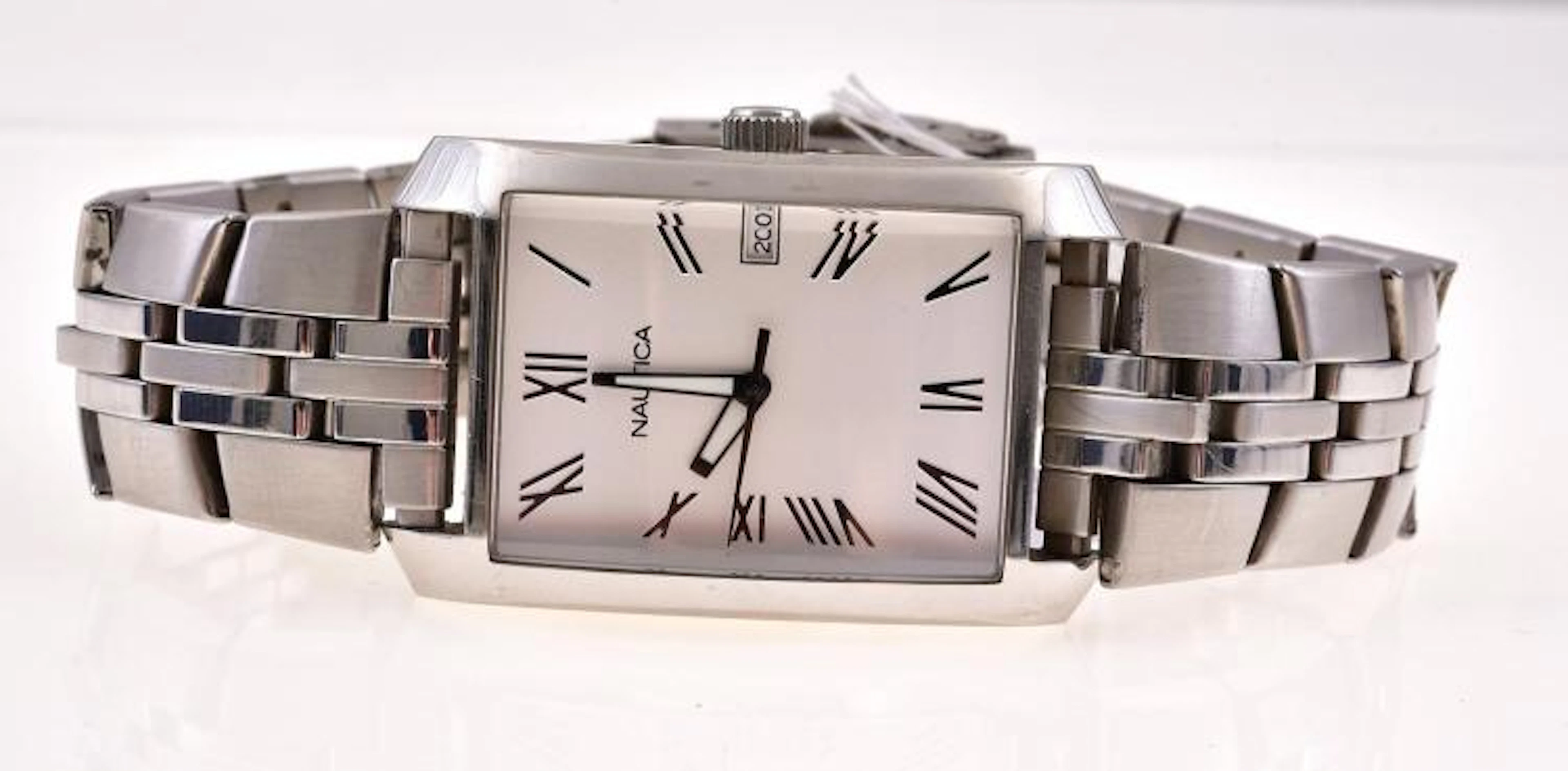 A GENTS WATCH BY NAUTICA, BOXED WITH PAPERS