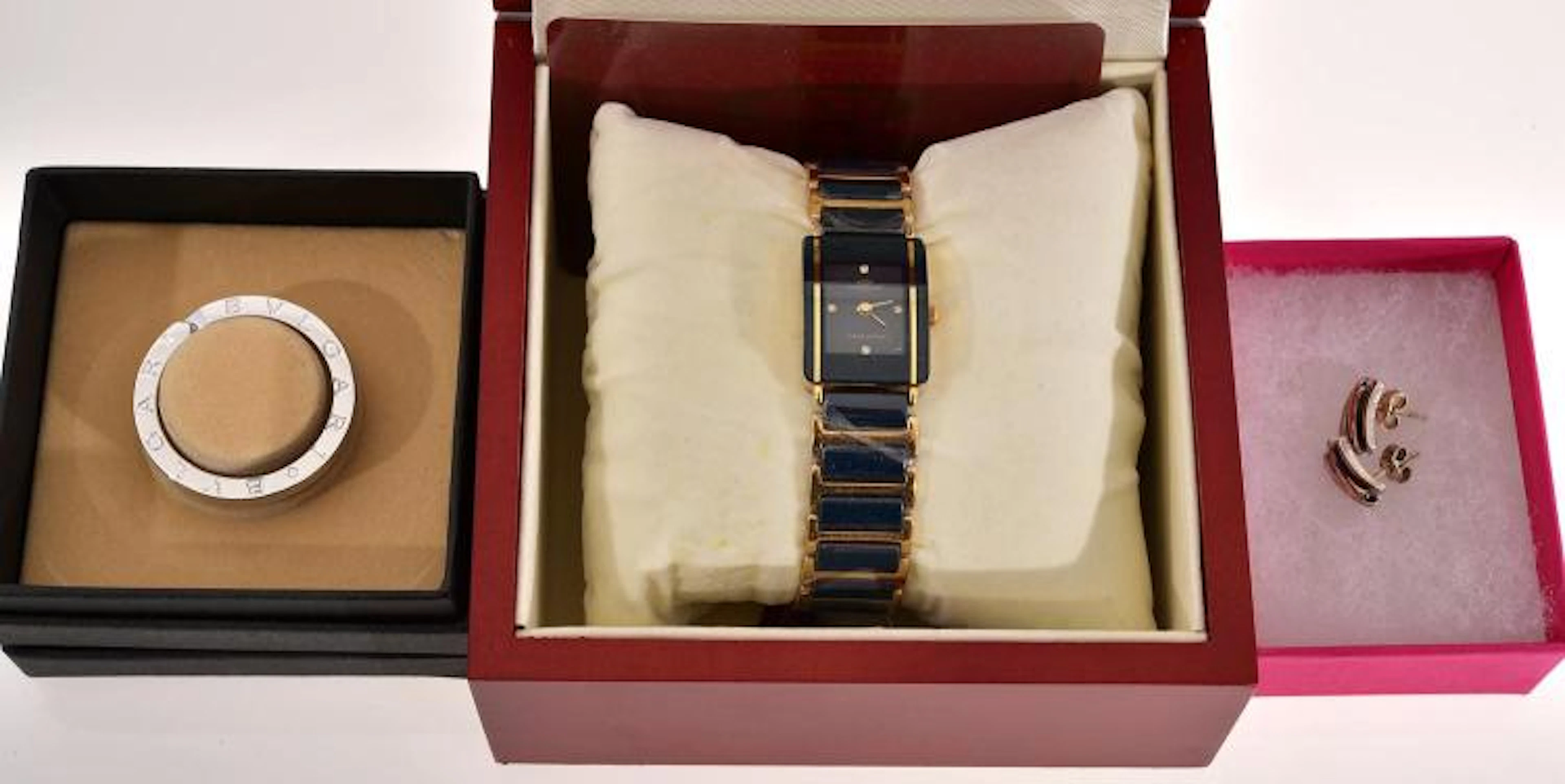 A COLLECTION OF JEWELLERY INCLUDING A WATCH BY ONISS