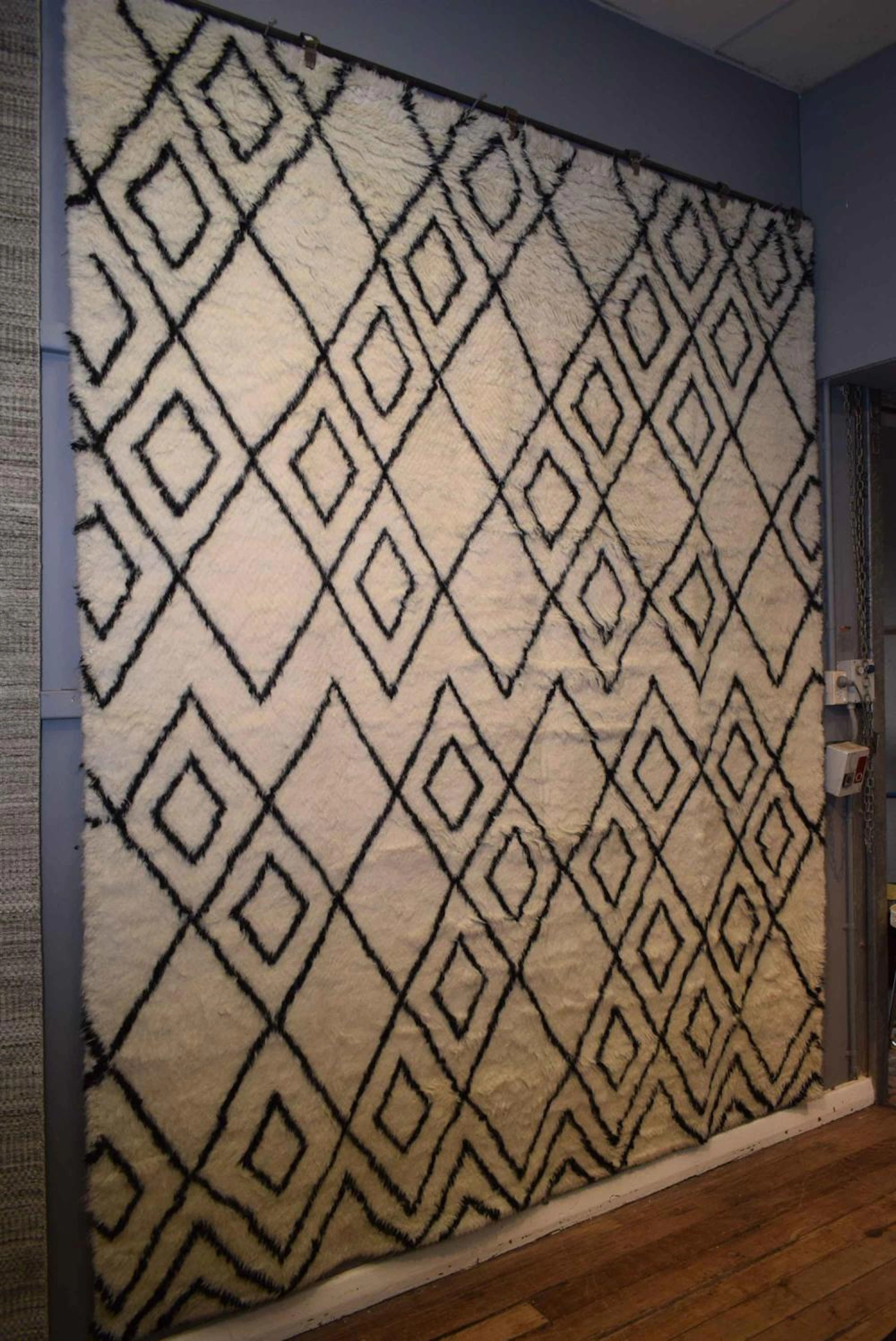 A BRAND NEW CONTEMPORARY MOROCCAN BERBER RUG