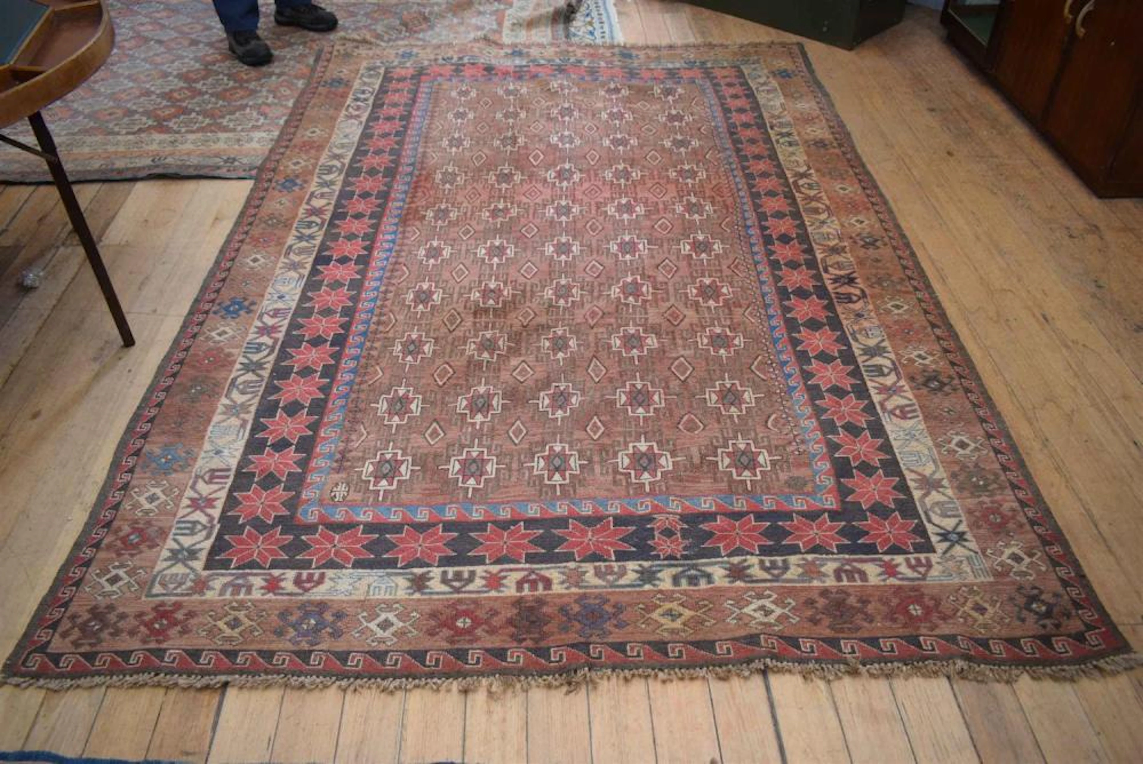 A VINTAGE FLATWEAVE RUG WITH TRIBAL DESIGN (A/F)