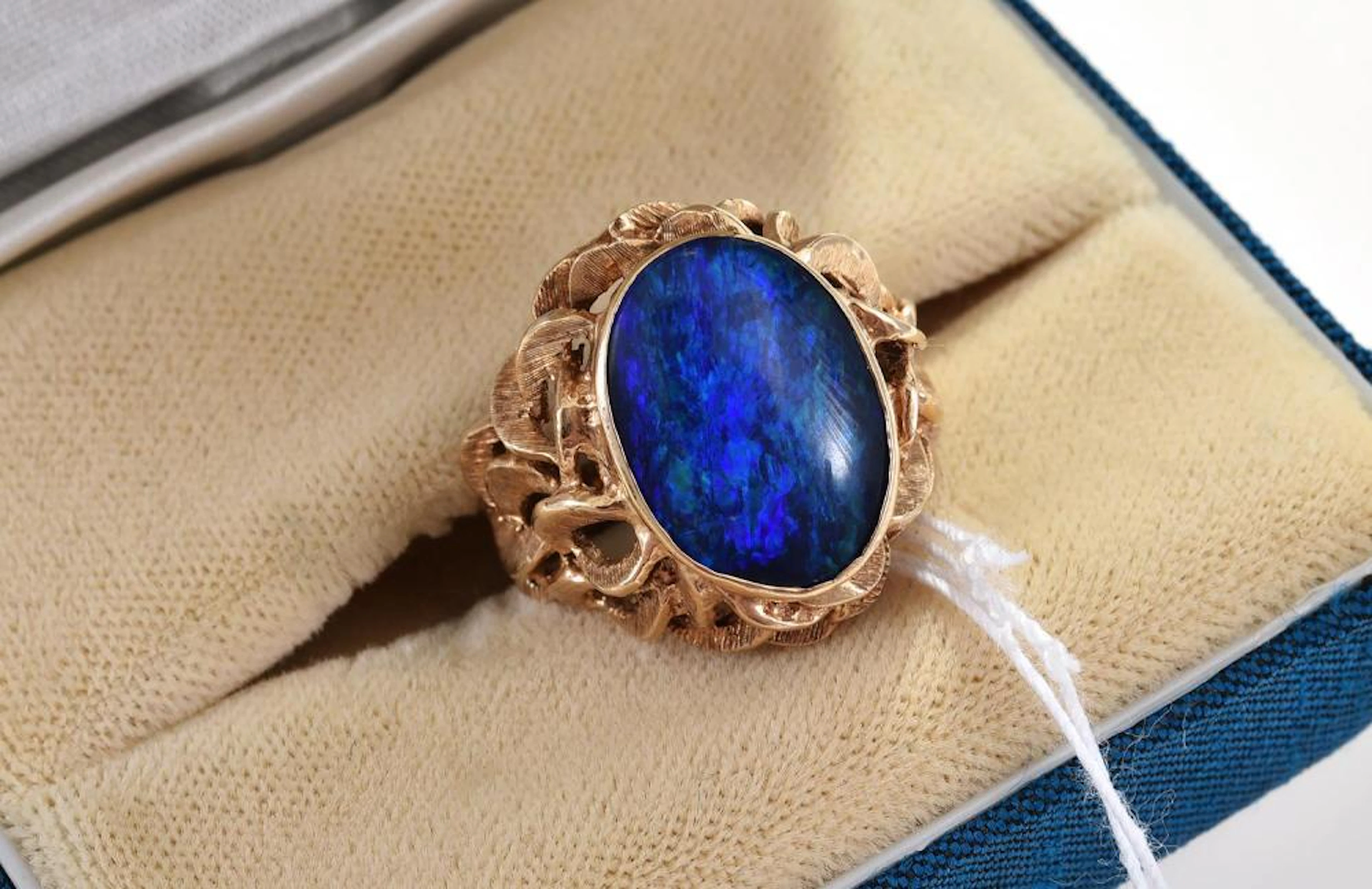 AN OPAL DOUBLET RING IN 9CT GOLD BY SHERMAN OPALS