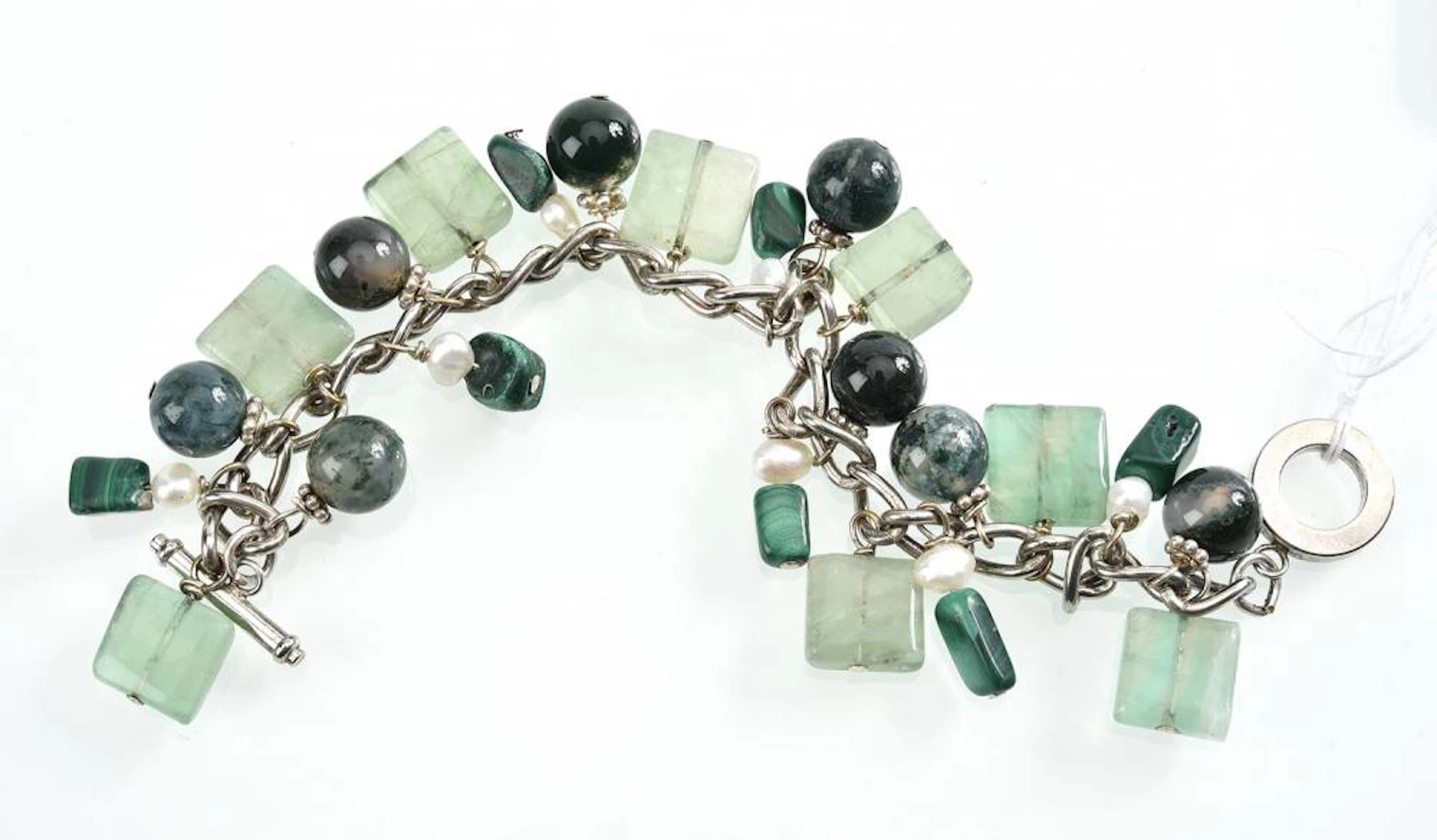 A FLUORITE, MALACHITE AND MOSS AGATE BEAD AND SILVER BRACELET