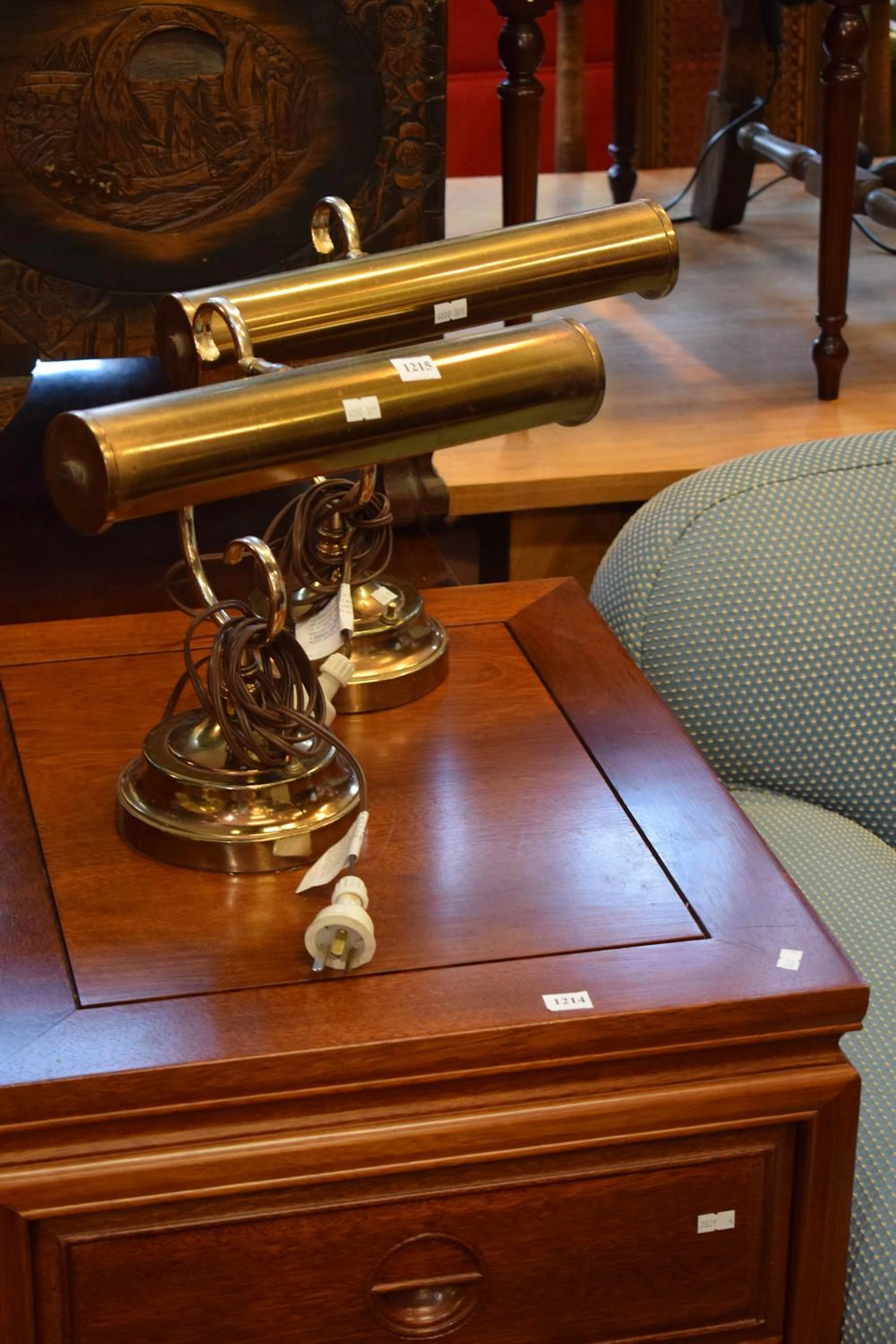 A PAIR OF VINTAGE ORNATE BRASS BANKERS LAMPS