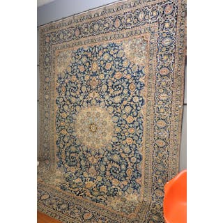 AN ORIGINAL CIRCA 1970'S FINELY HAND-KNOTTED PERSIAN ROYAL KASHAN CARPET
