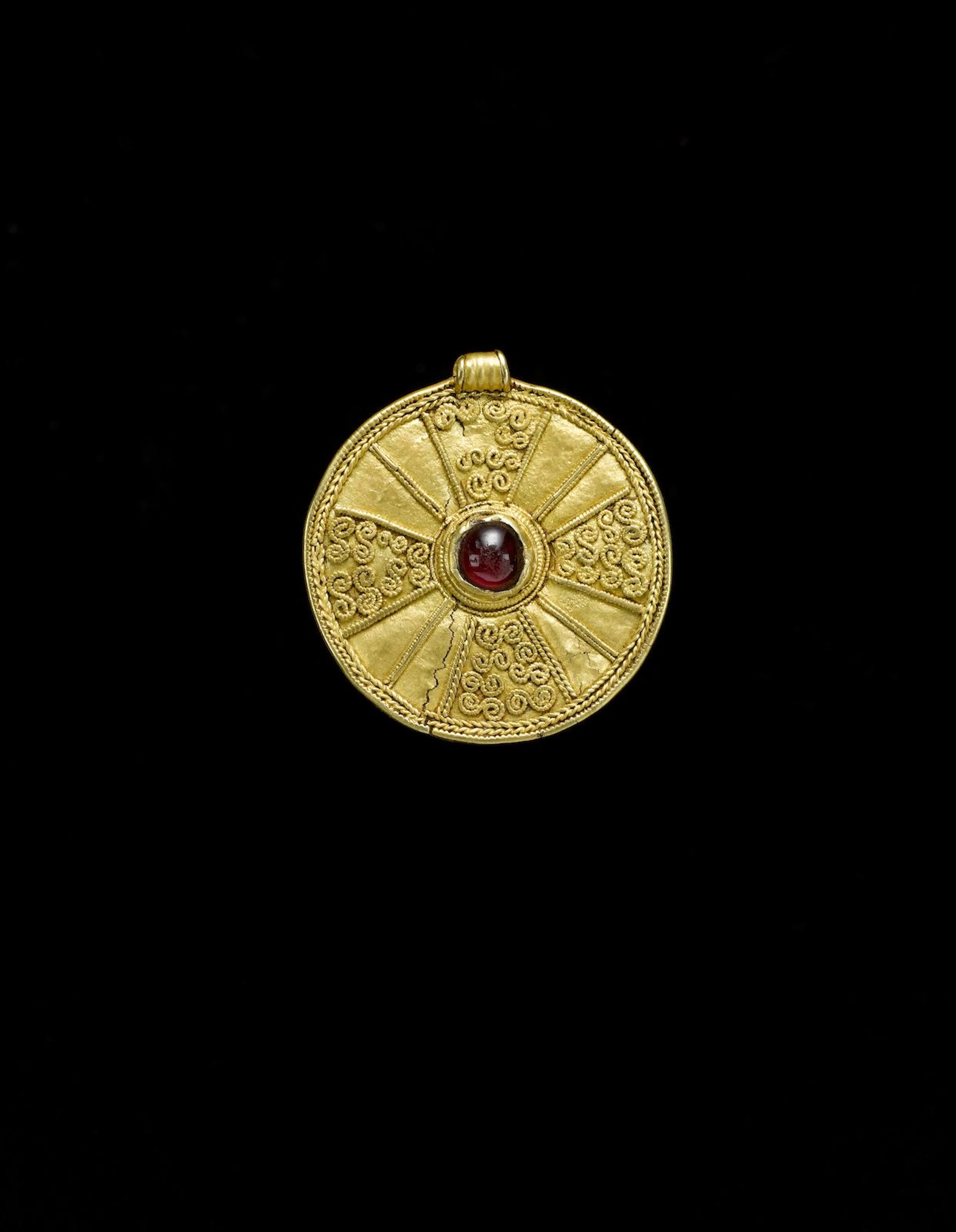 An Anglo-Saxon gold and garnet pendant